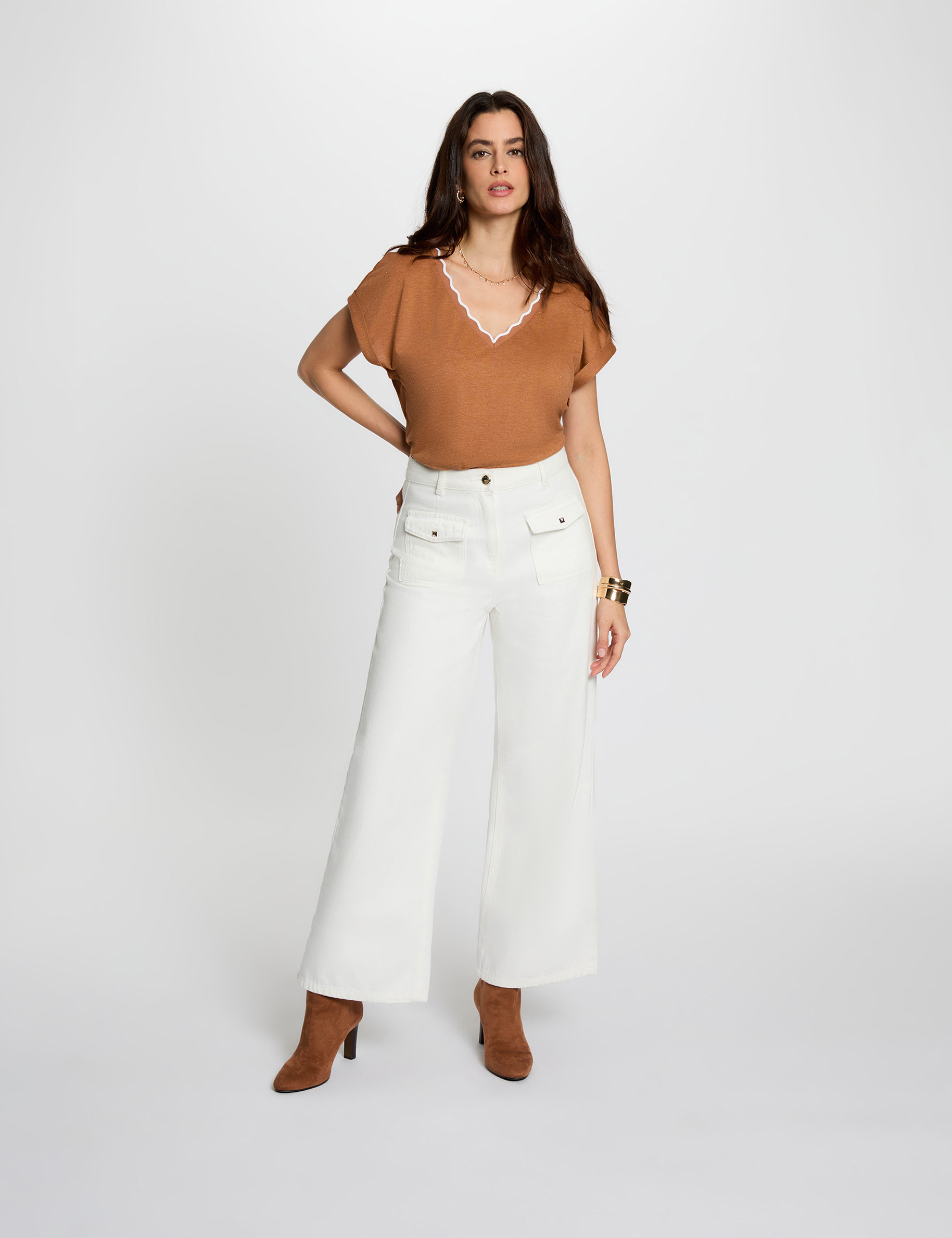 T-shirt col v manches courtes camel femme