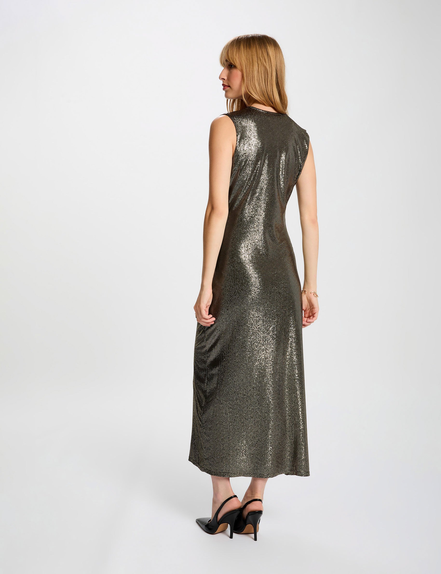 Mouwloze midi-jurk goudgeel vrouw