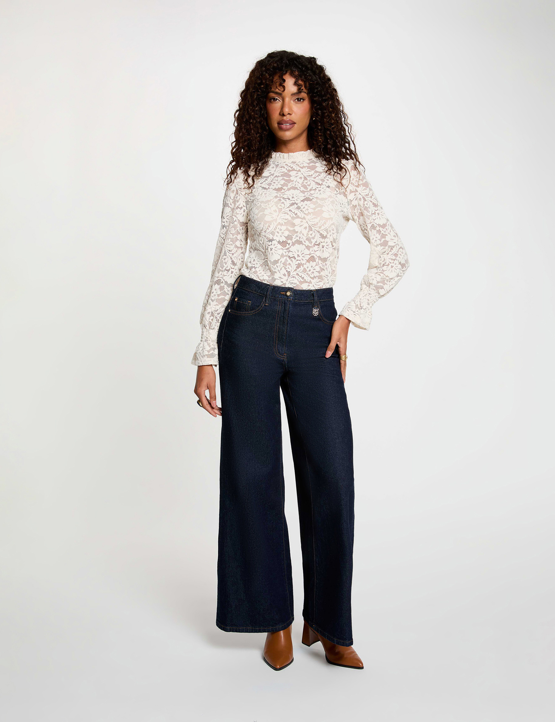 T-shirt dentelle col montant ivoire femme