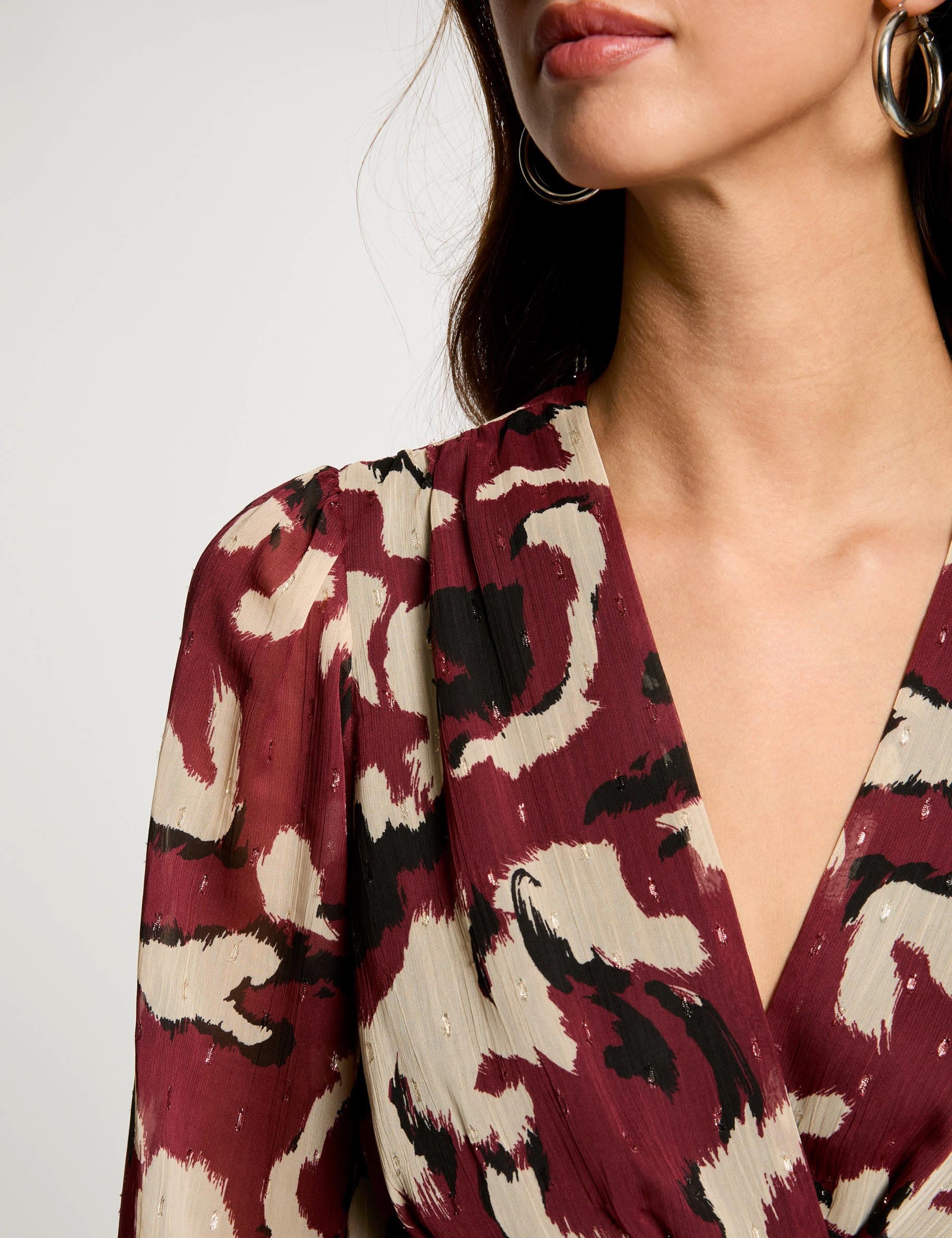 korte uitlopende jurk met print meerkleurig vrouw Korte, uitlopende jurk met print meerkleurig vrouw