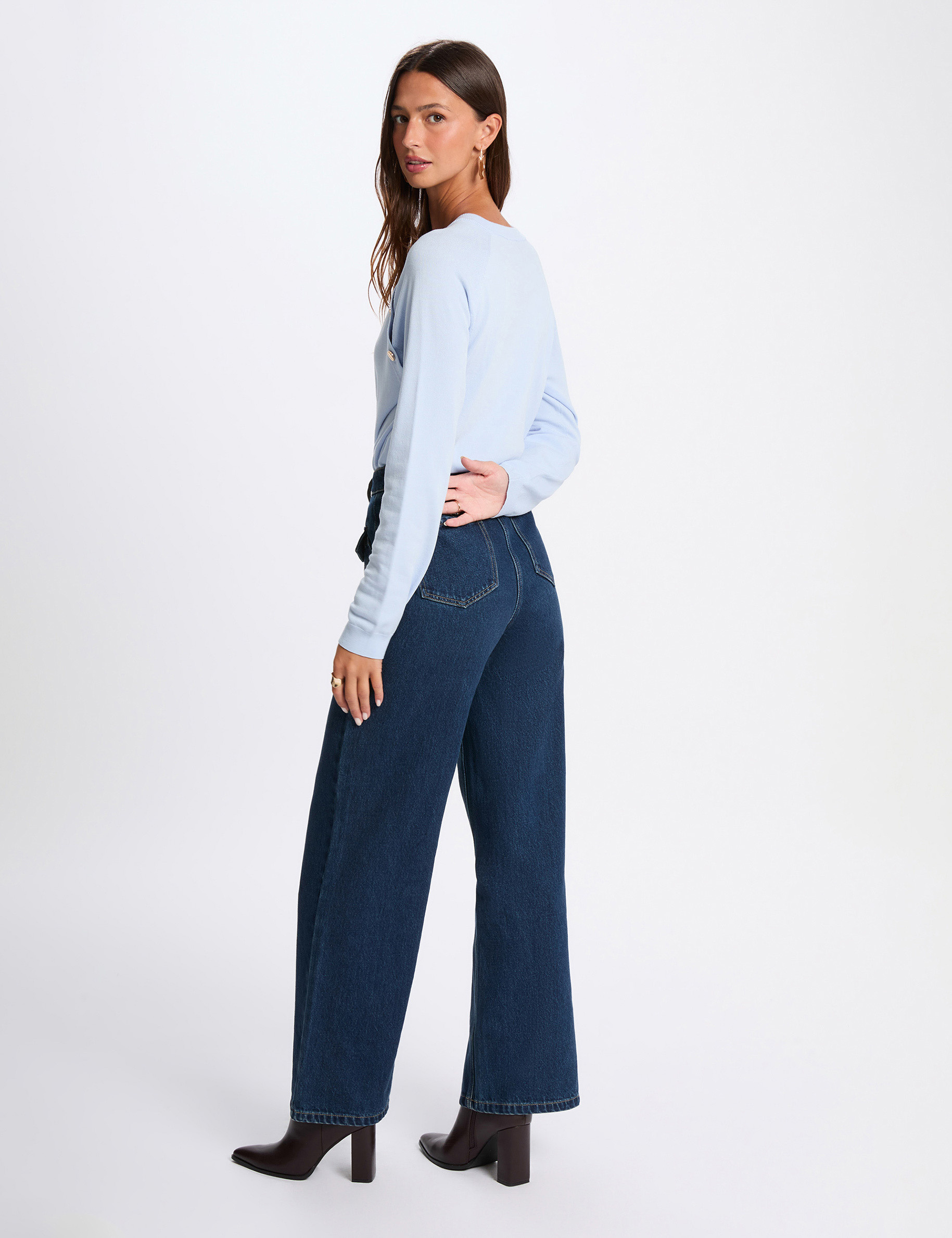 Nauwsluitende dunne trui hemelsblauw vrouw