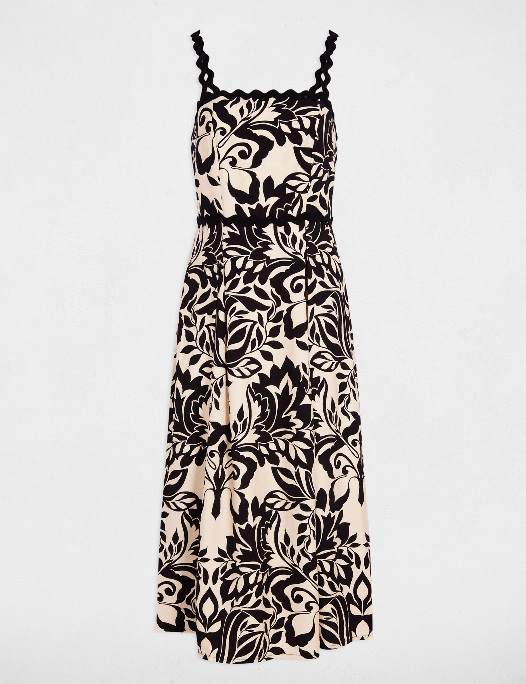 Midirok met vierkante hals. zwart vrouw