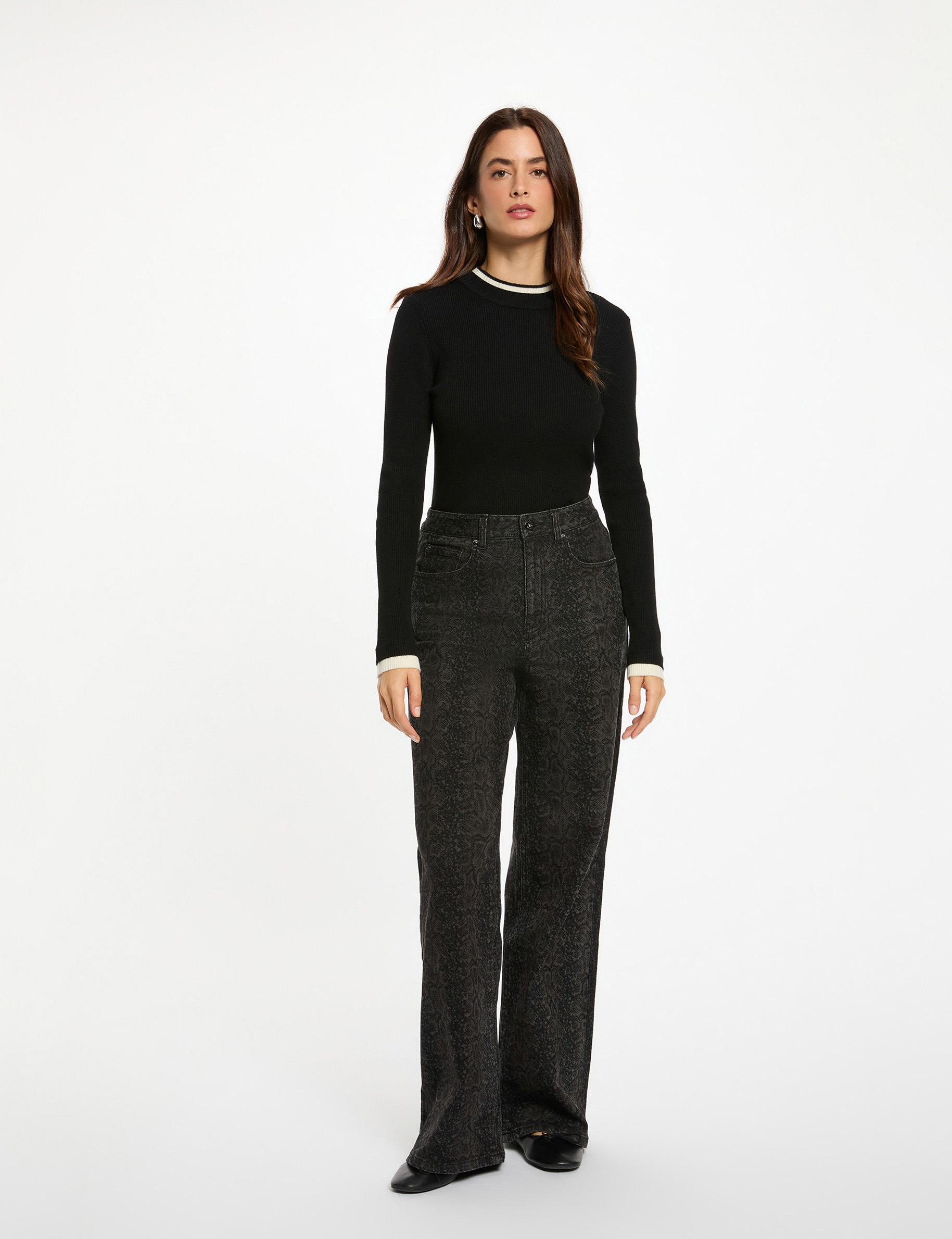 Pull court col montant noir femme