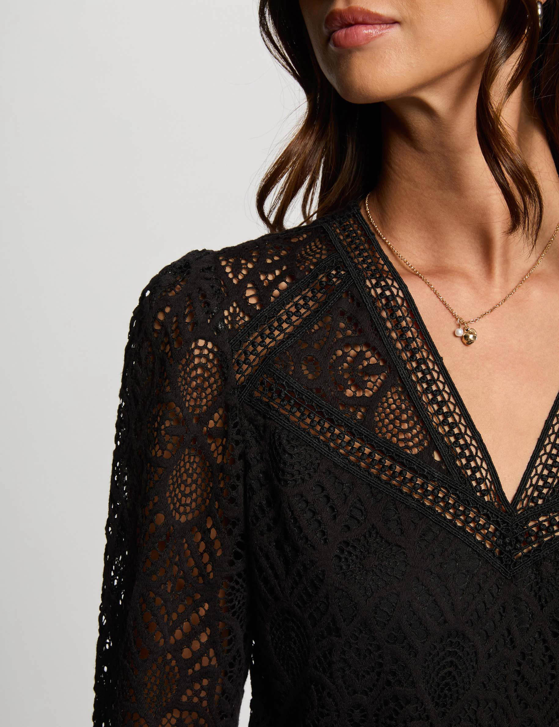 t shirt col en v dentelle noir femme T-shirt col en V dentelle noir femme