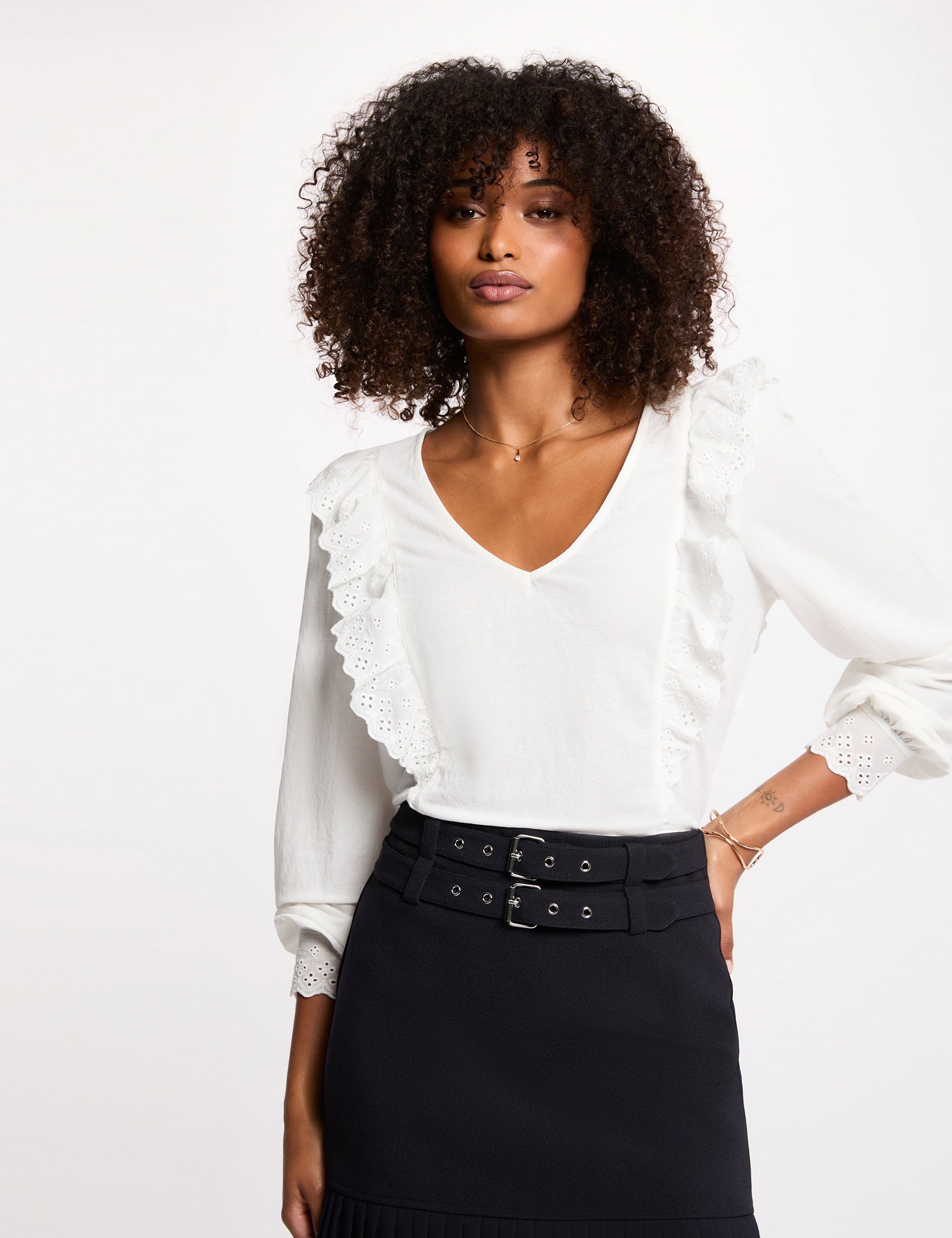 T-shirt brod&eacute; col v blanc femme