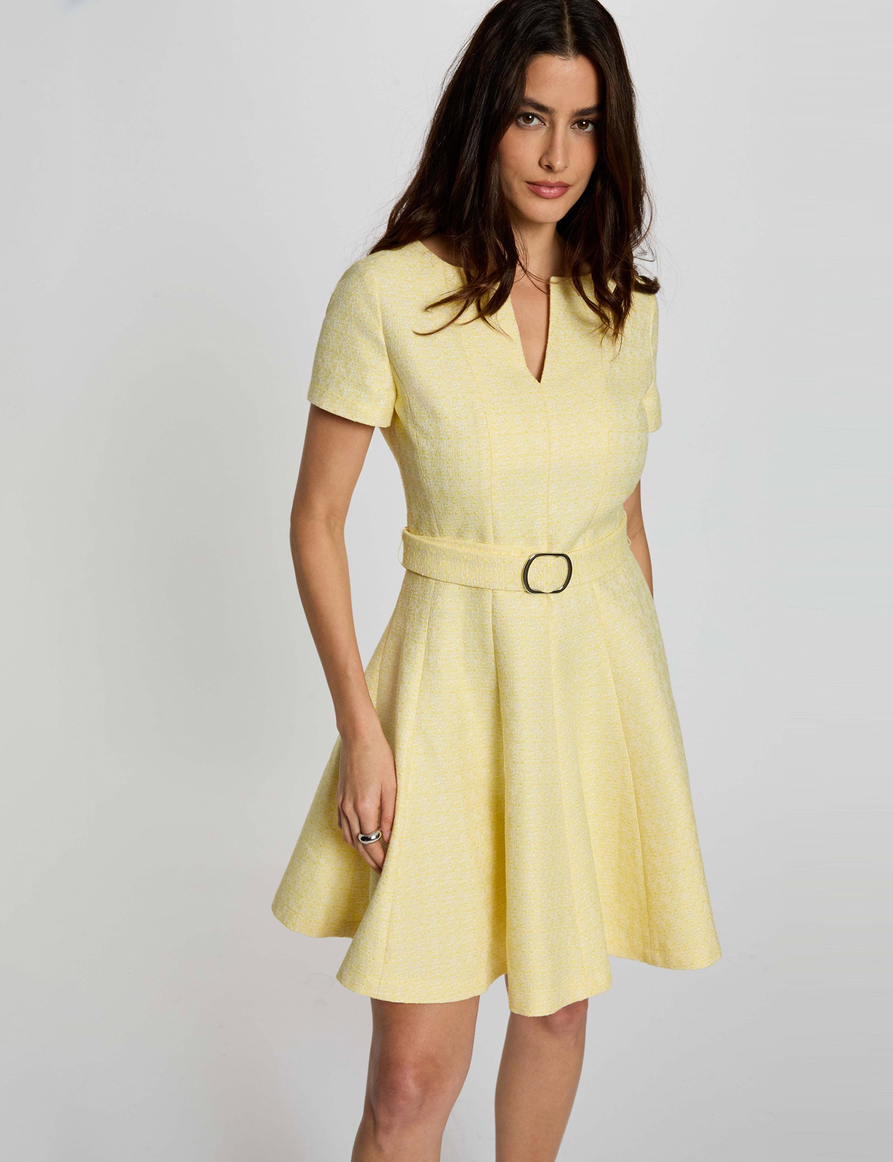 Robe courte ceintur&eacute;e jaune pastel femme