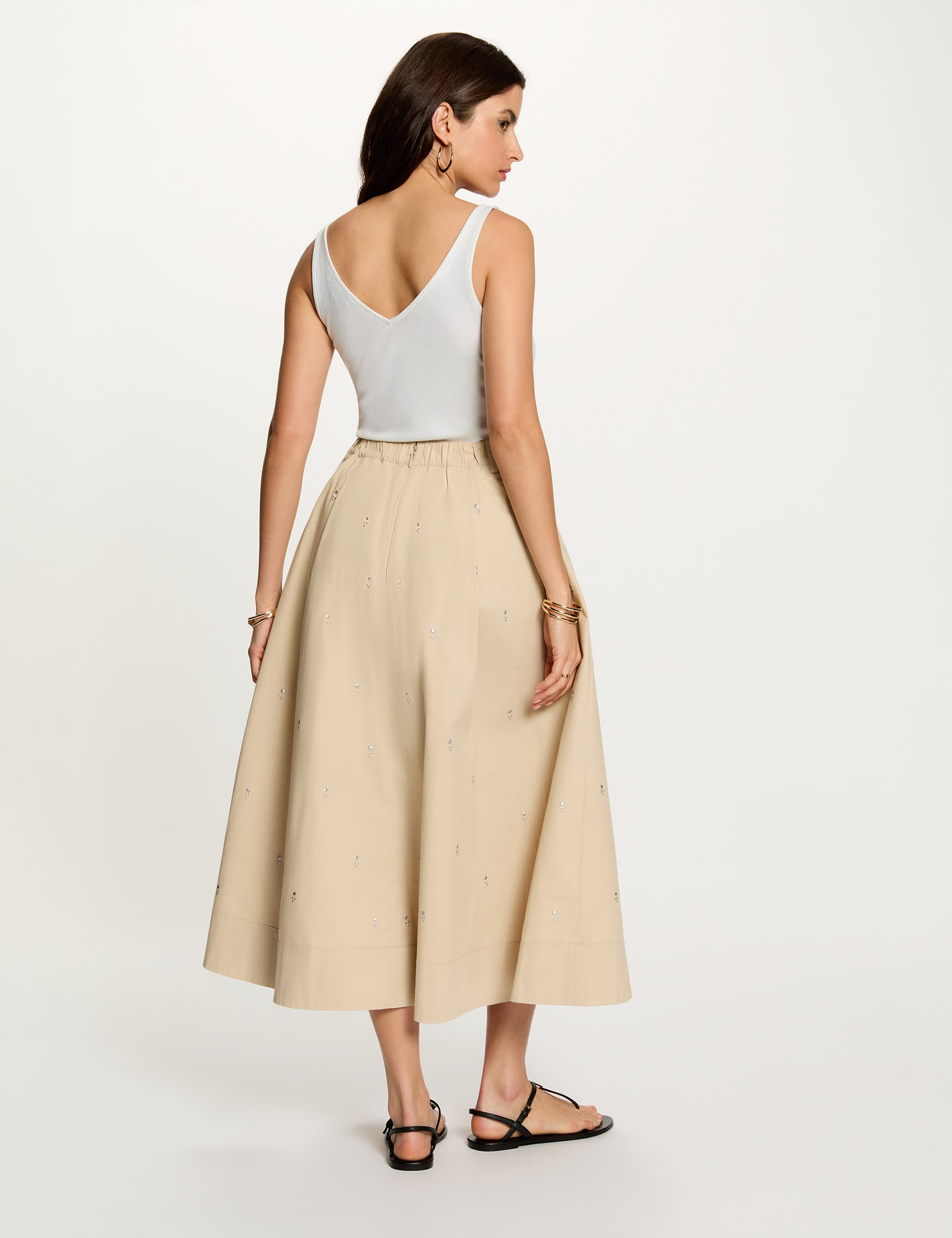 Glanzende V-hals tanktop helder wit vrouw