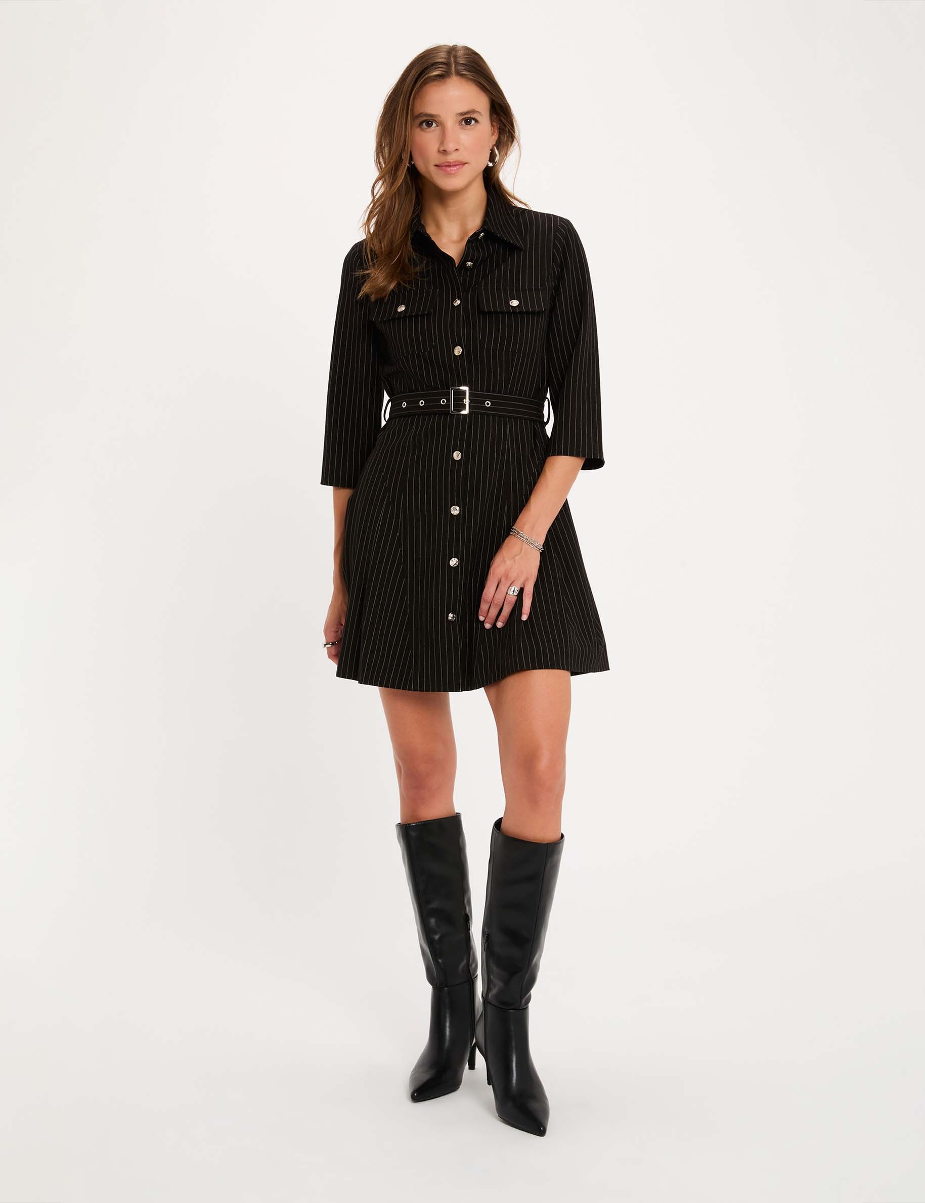 Robe courte ajust&eacute;e noir femme