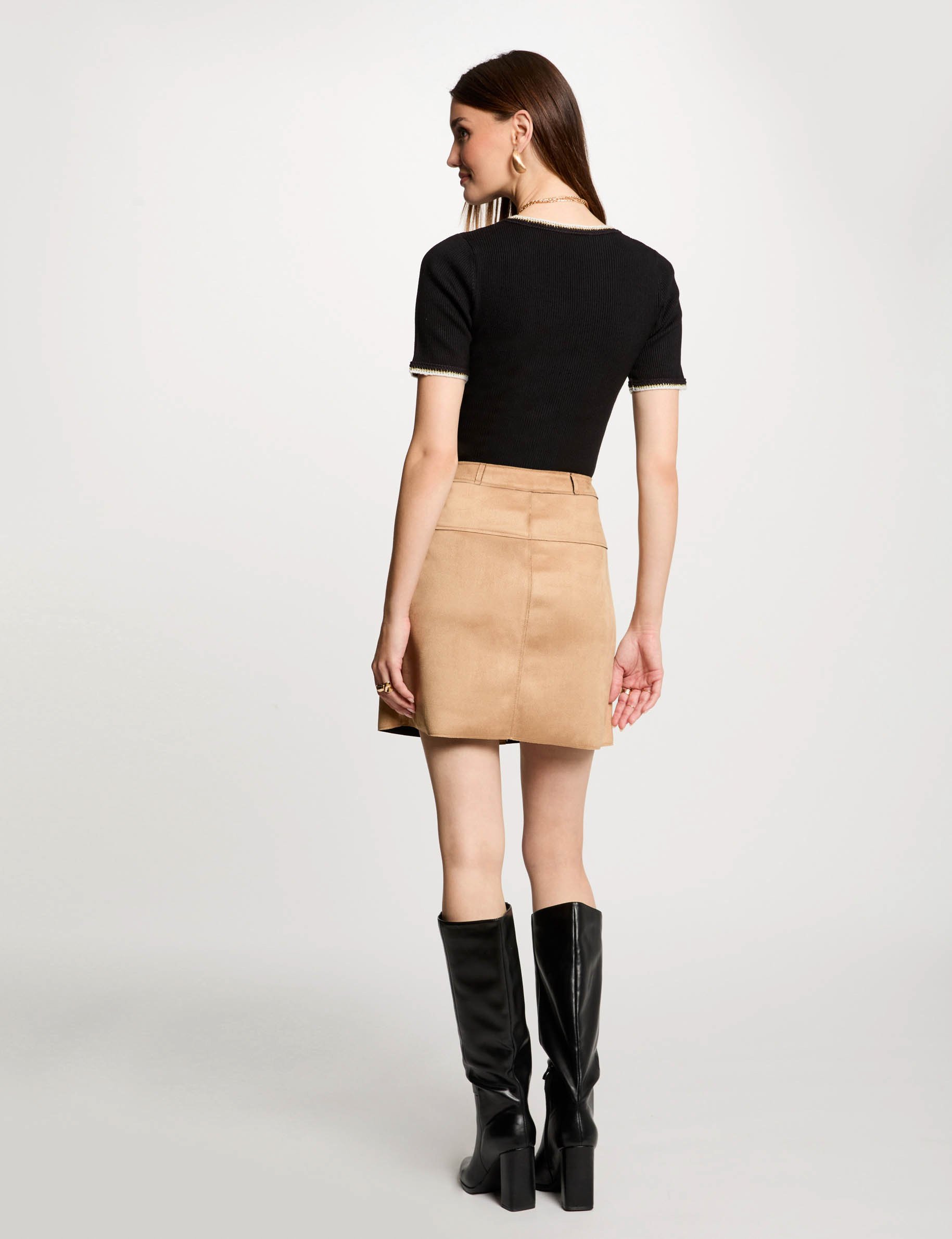 korte rechte rok van suede camel vrouw Korte rechte rok van suède camel vrouw