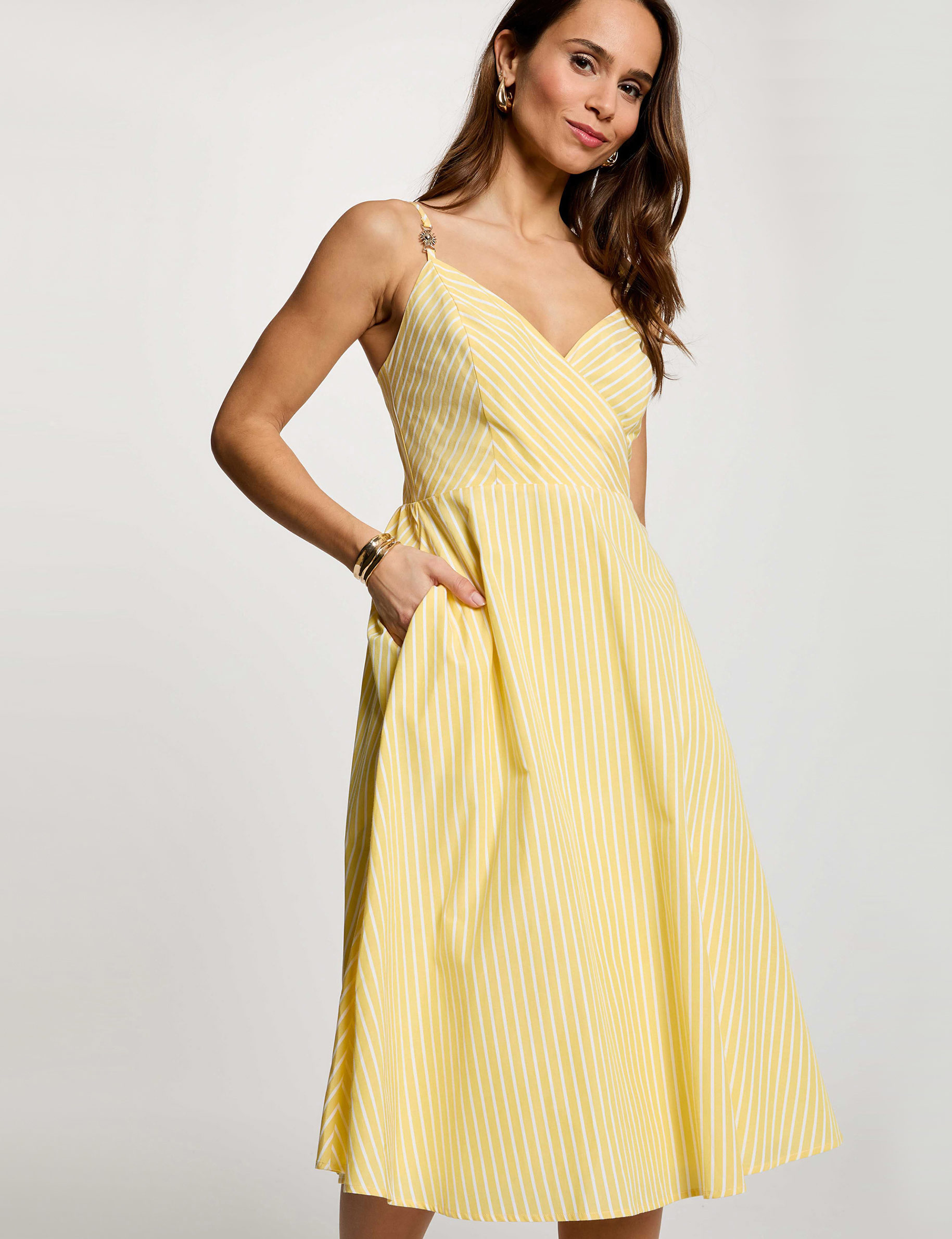 Gestreepte wikkeljurk lichtgeel vrouw