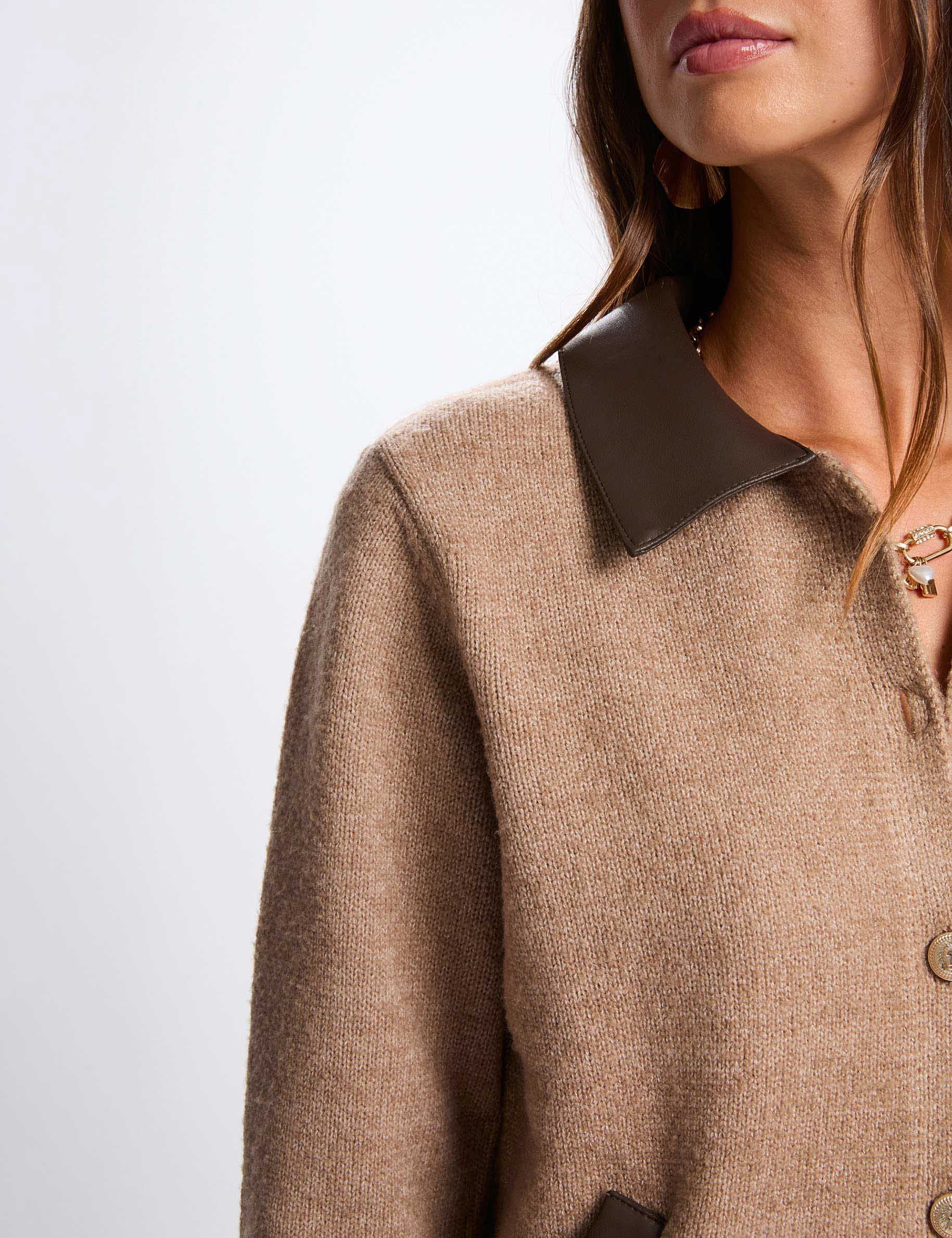 Getailleerd jasje met reverskraag bruin vrouw