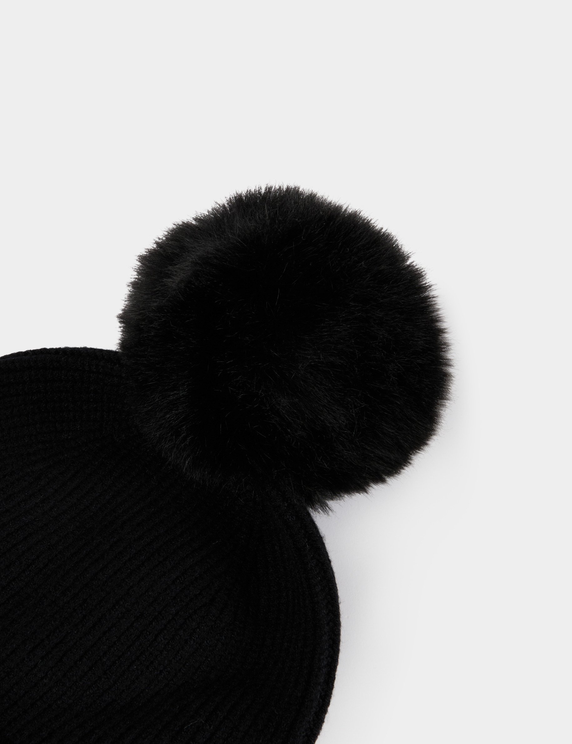 Bonnet à pompon noir femme