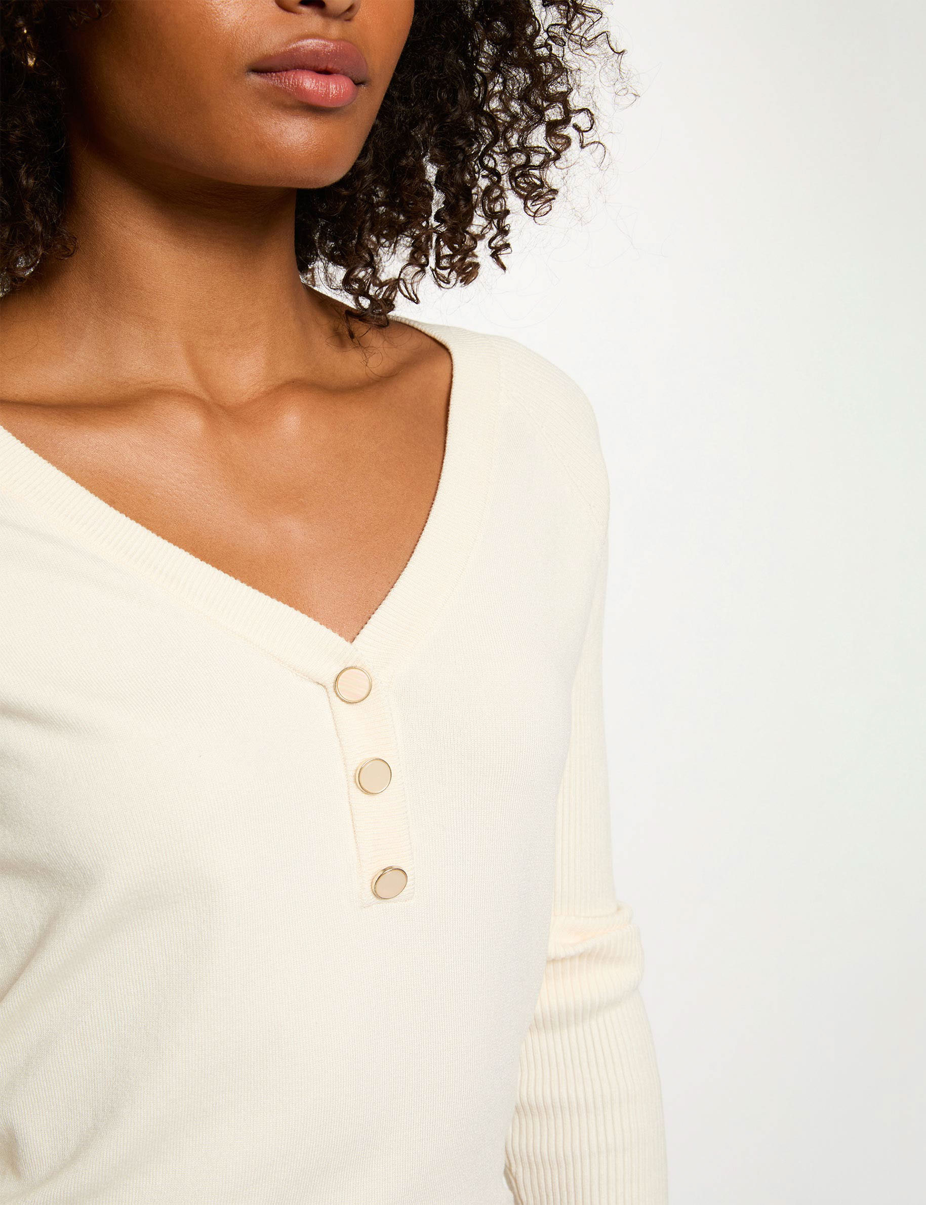 pull ajuste col v ivoire femme Pull ajusté col v ivoire femme