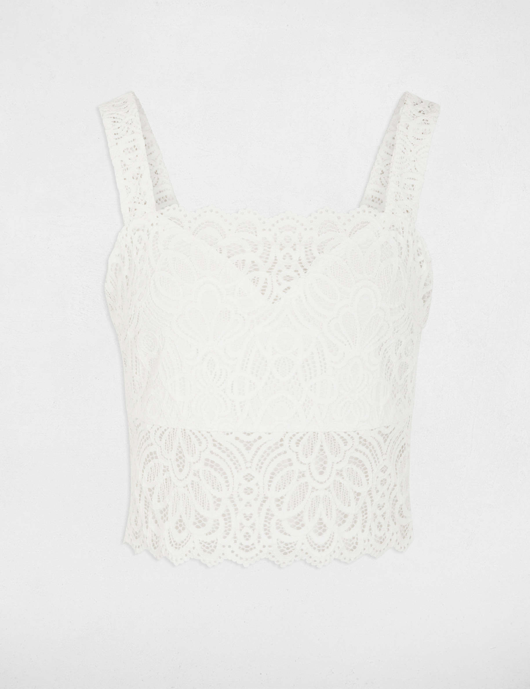 Getailleerd kanten top helder wit vrouw