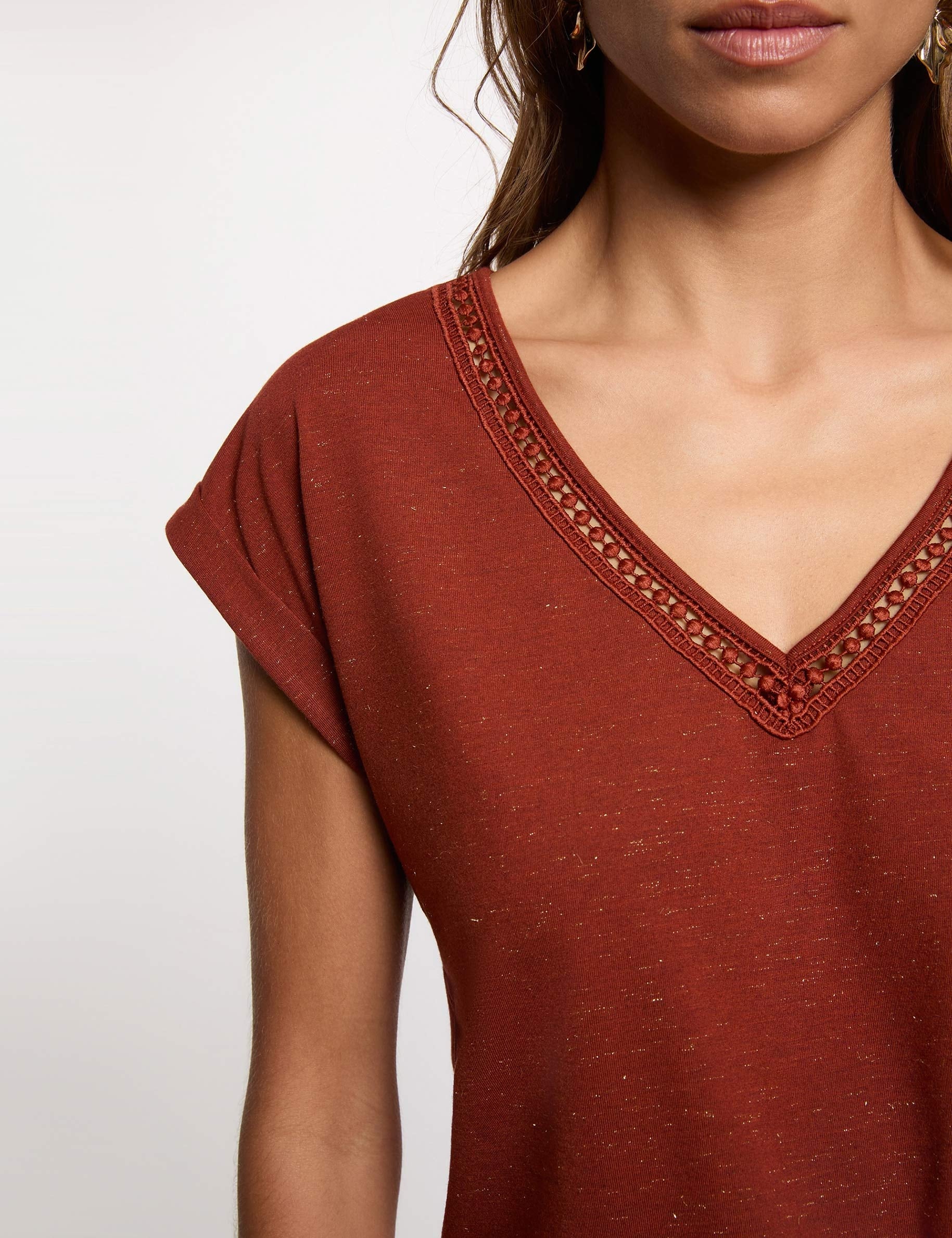 Glanzend V-hals T-shirt cognacbruin vrouw