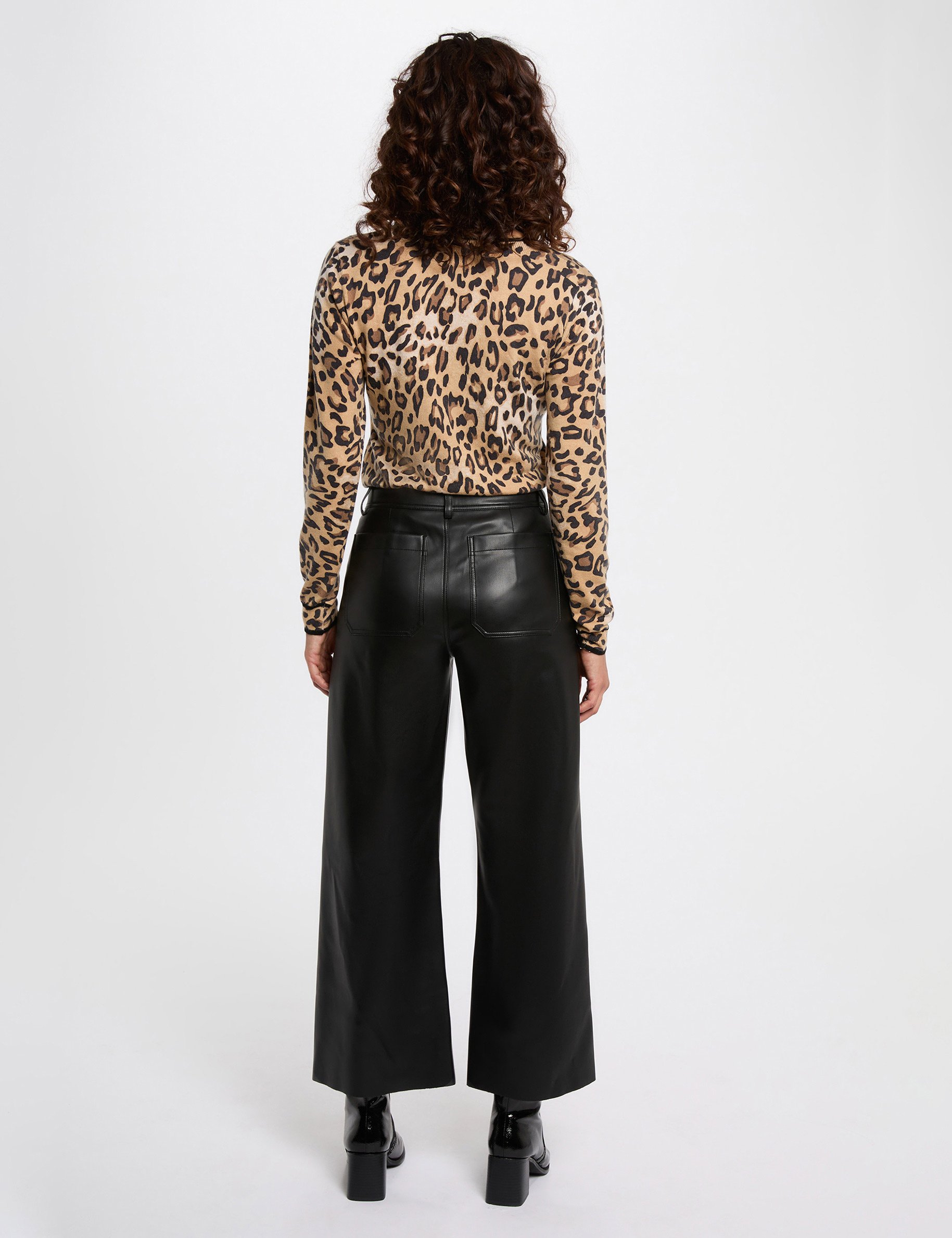 Getailleerd vest met ronde hals zand vrouw