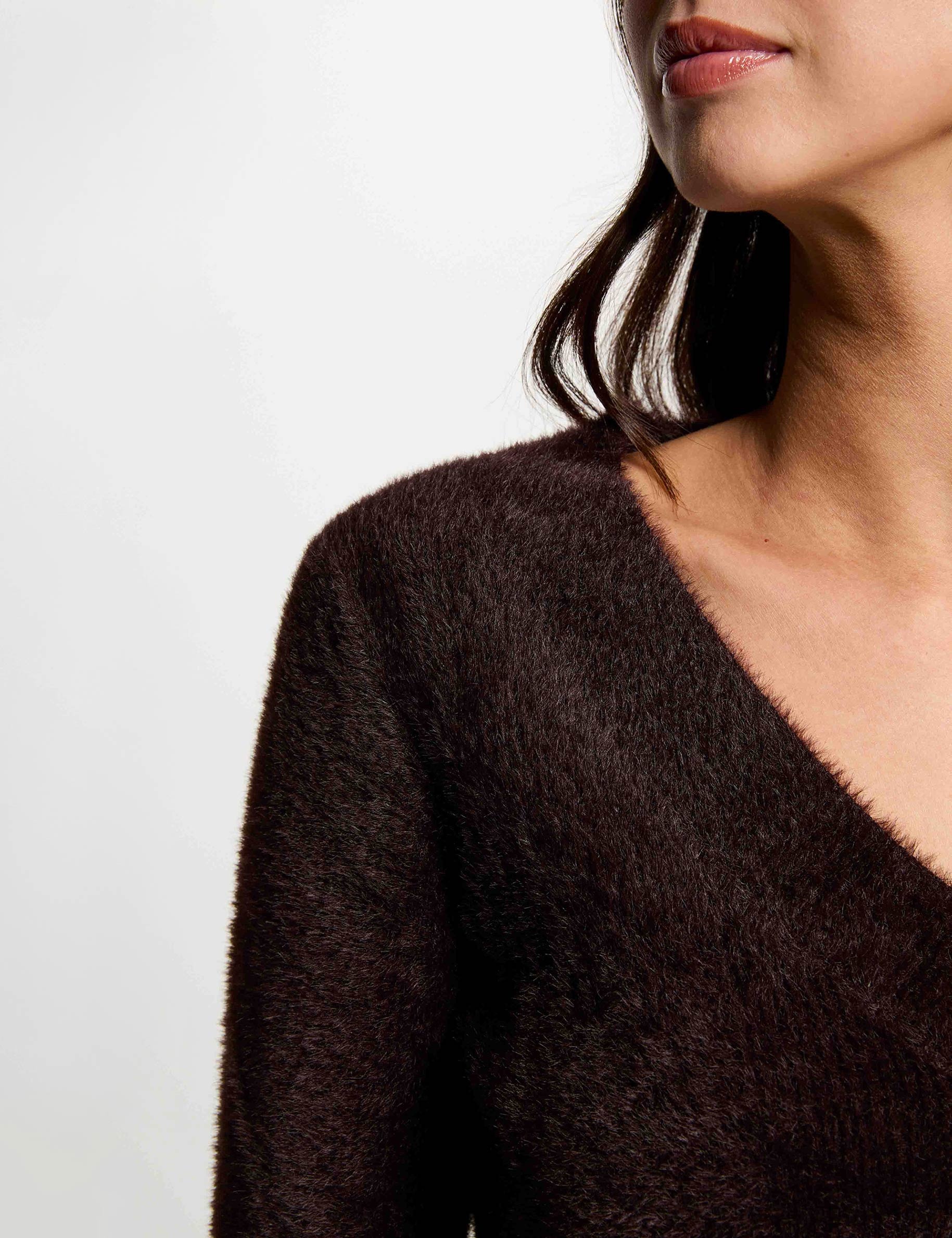 Pull col v manches longues marron fonc&eacute; femme
