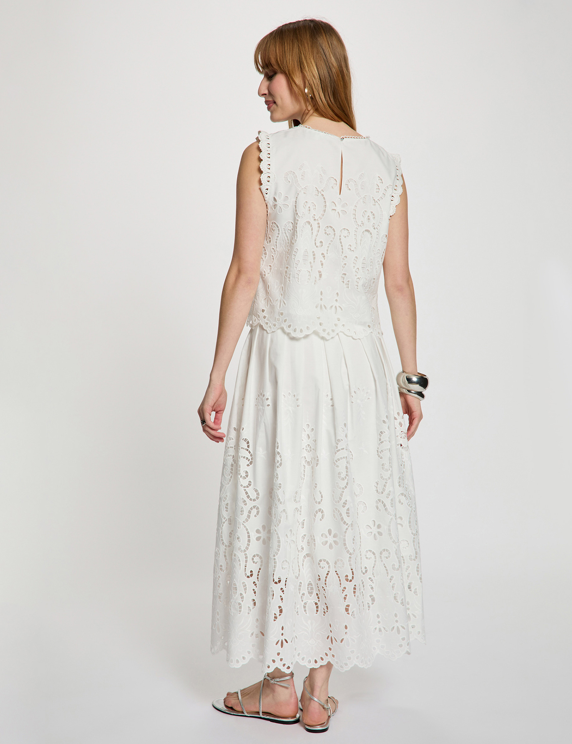 Lange, uitlopende rok helder wit vrouw