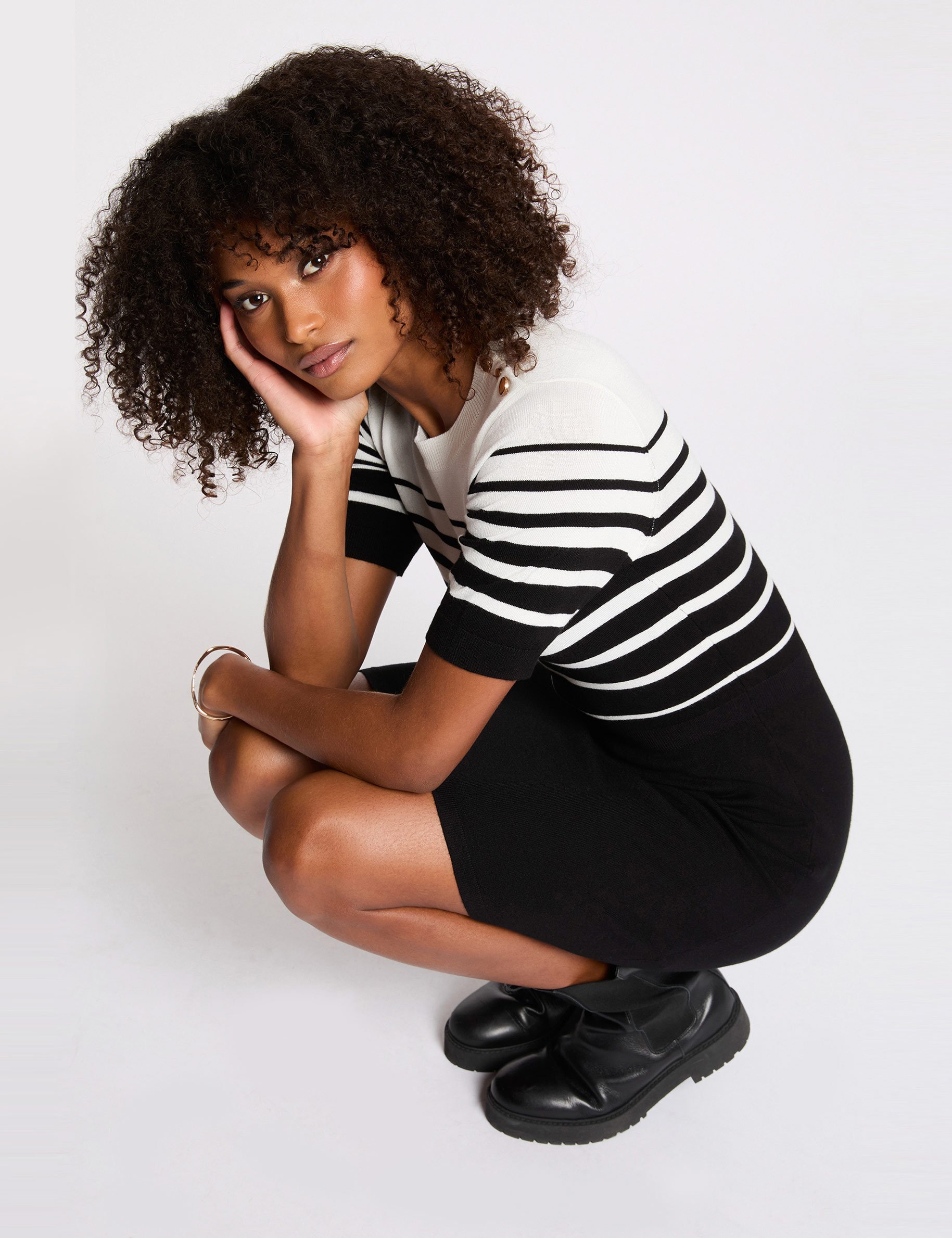 Getailleerde korte jurk zwart vrouw