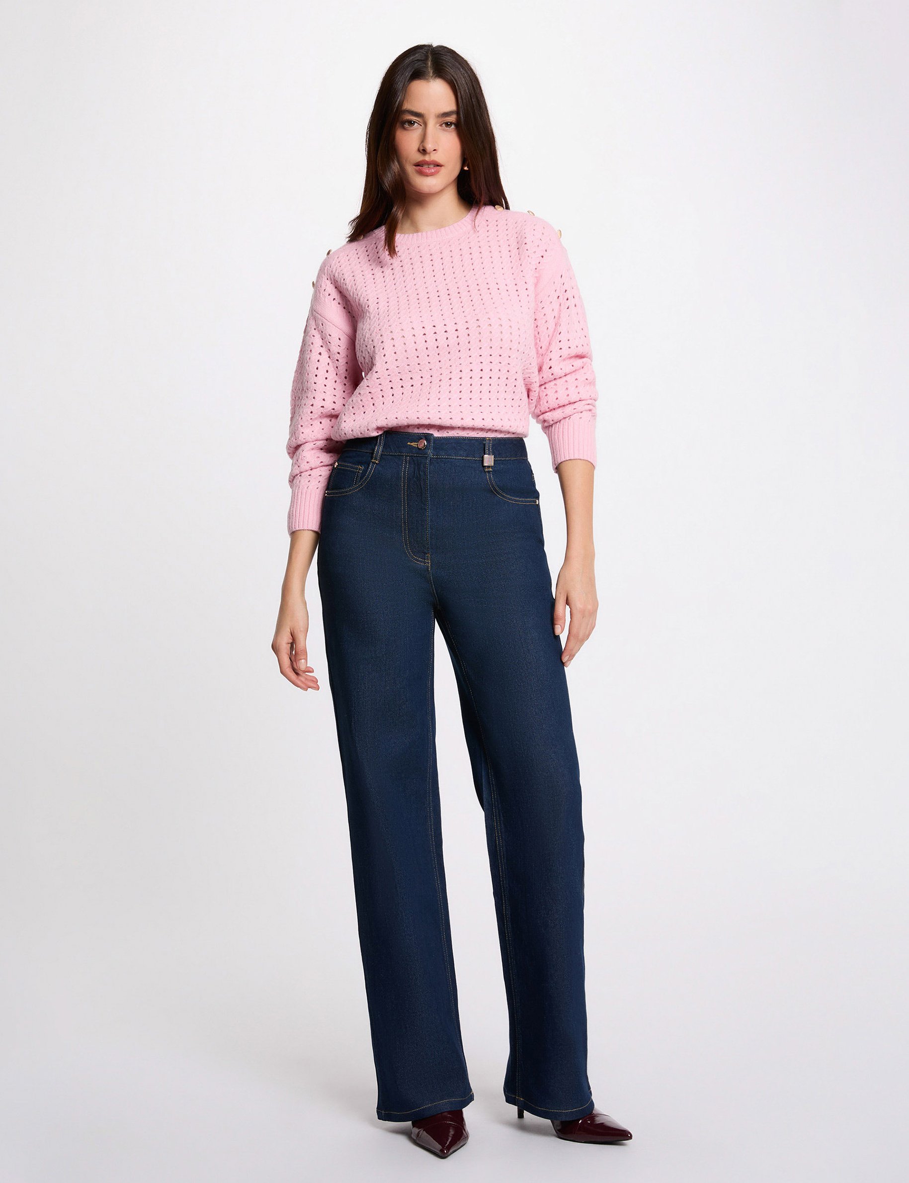 Pull &eacute;paules boutonn&eacute;es rose clair femme