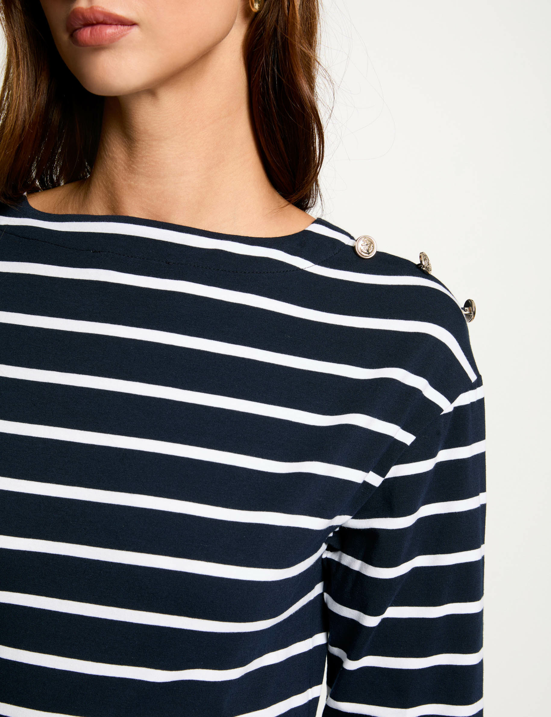 gestreept t shirt met lange mouwen helder wit vrouw Gestreept T-shirt met lange mouwen helder wit vrouw
