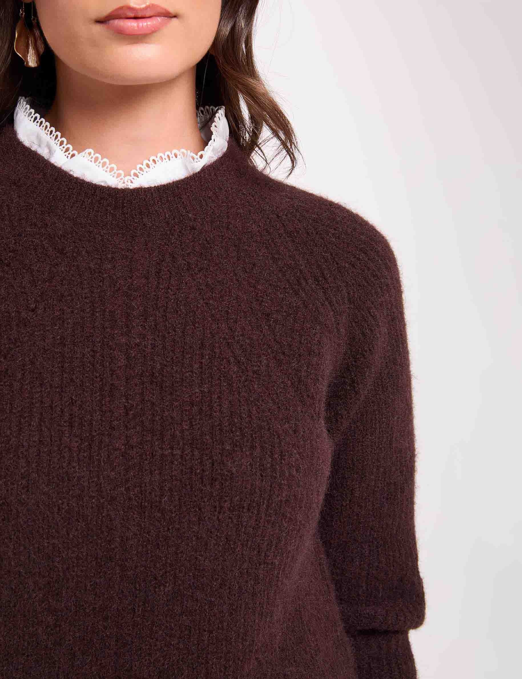 Trui met ronde hals en blouse-details donker bruin vrouw