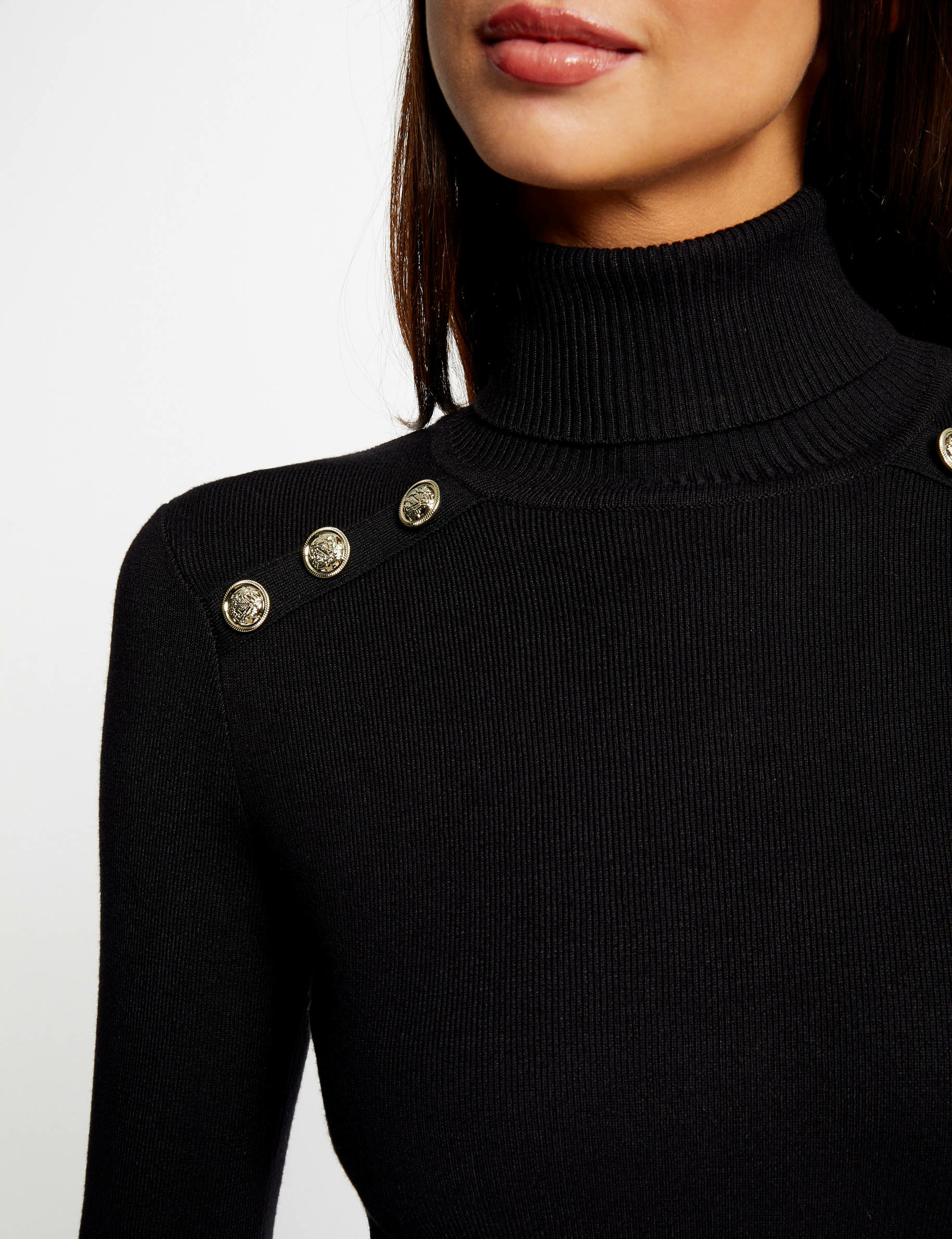 Robe pull ajust&eacute;e col roul&eacute; et boutons noir femme