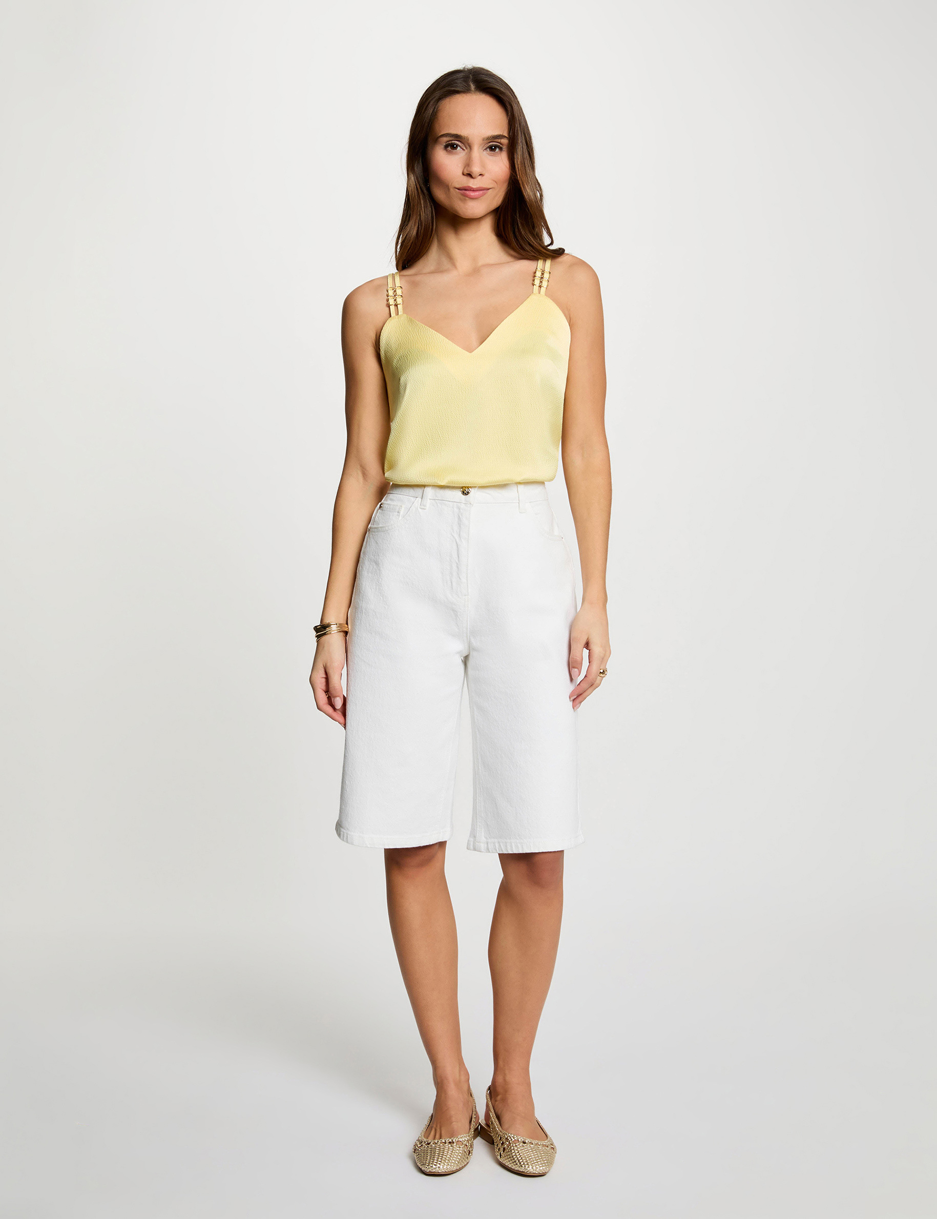 Satijnen top met bandjes lichtgeel vrouw