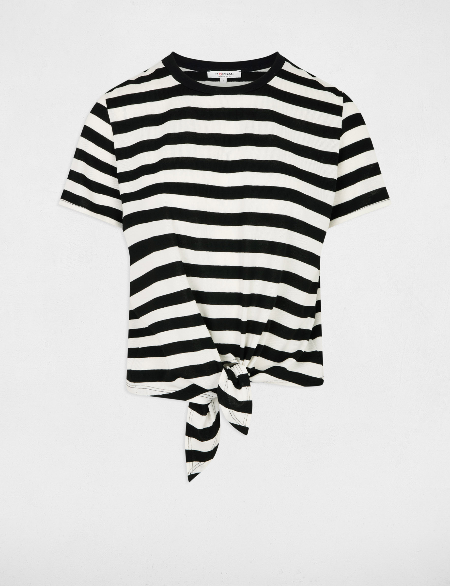Gestreept cropped T-shirt helder wit vrouw