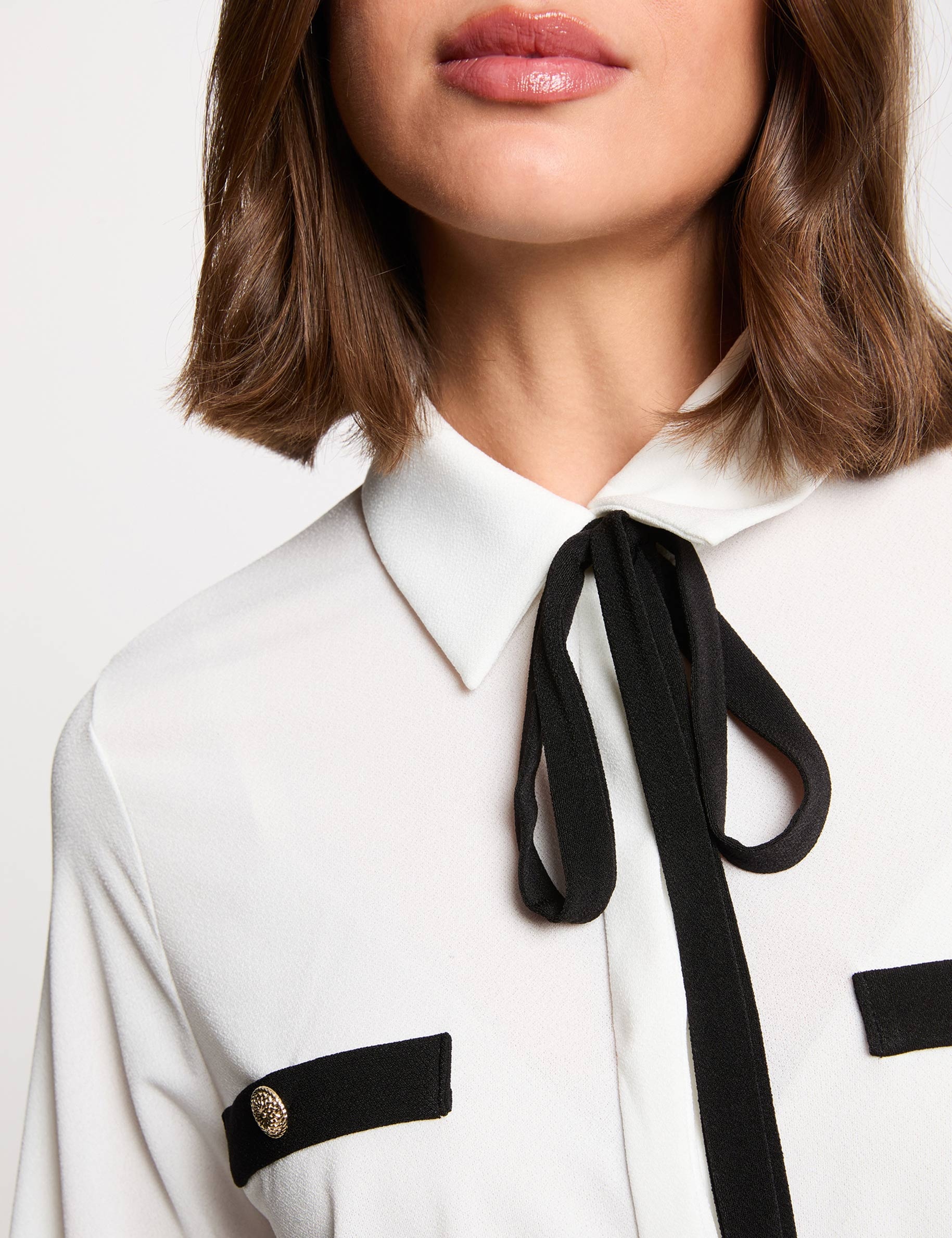 T-shirt met omgeslagen kraag helder wit vrouw