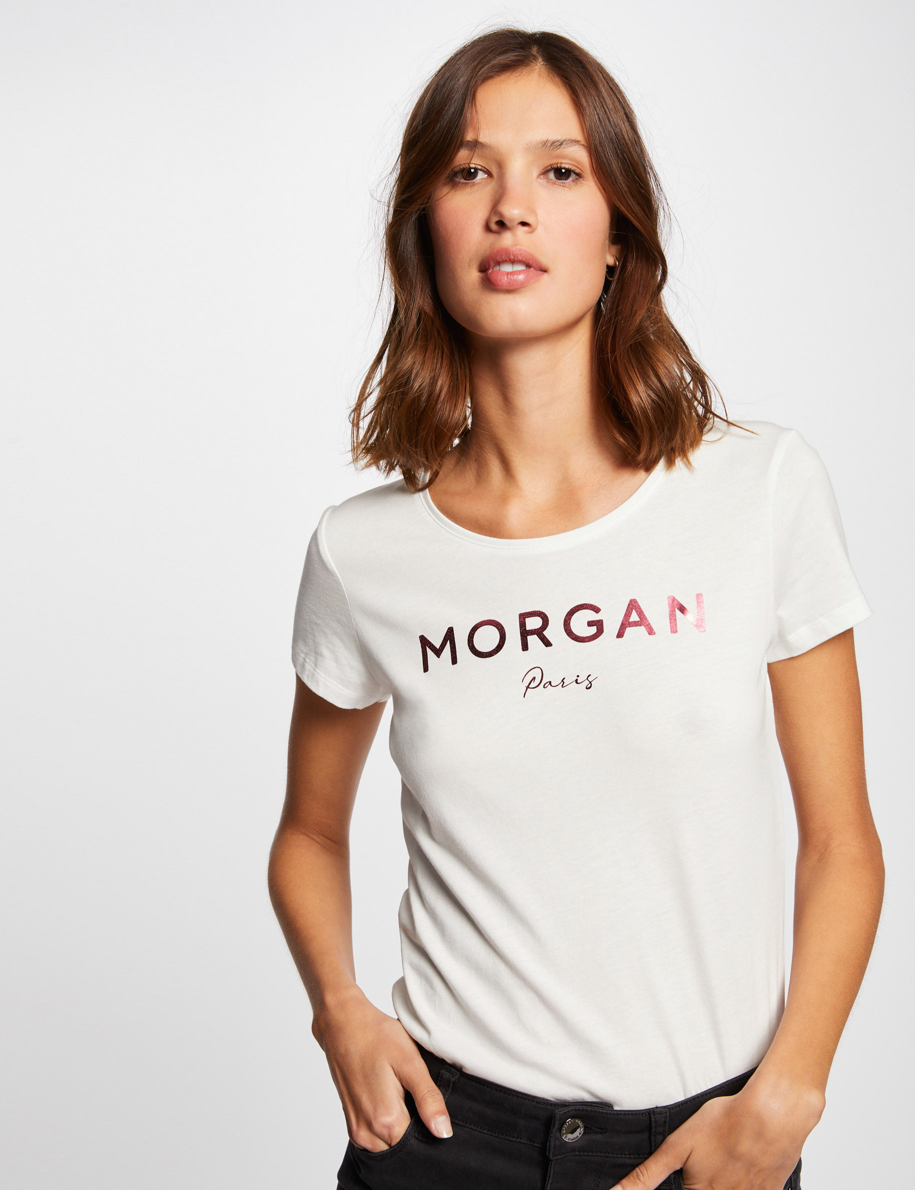 T-shirt met korte mouwen en opschrift koraal vrouw