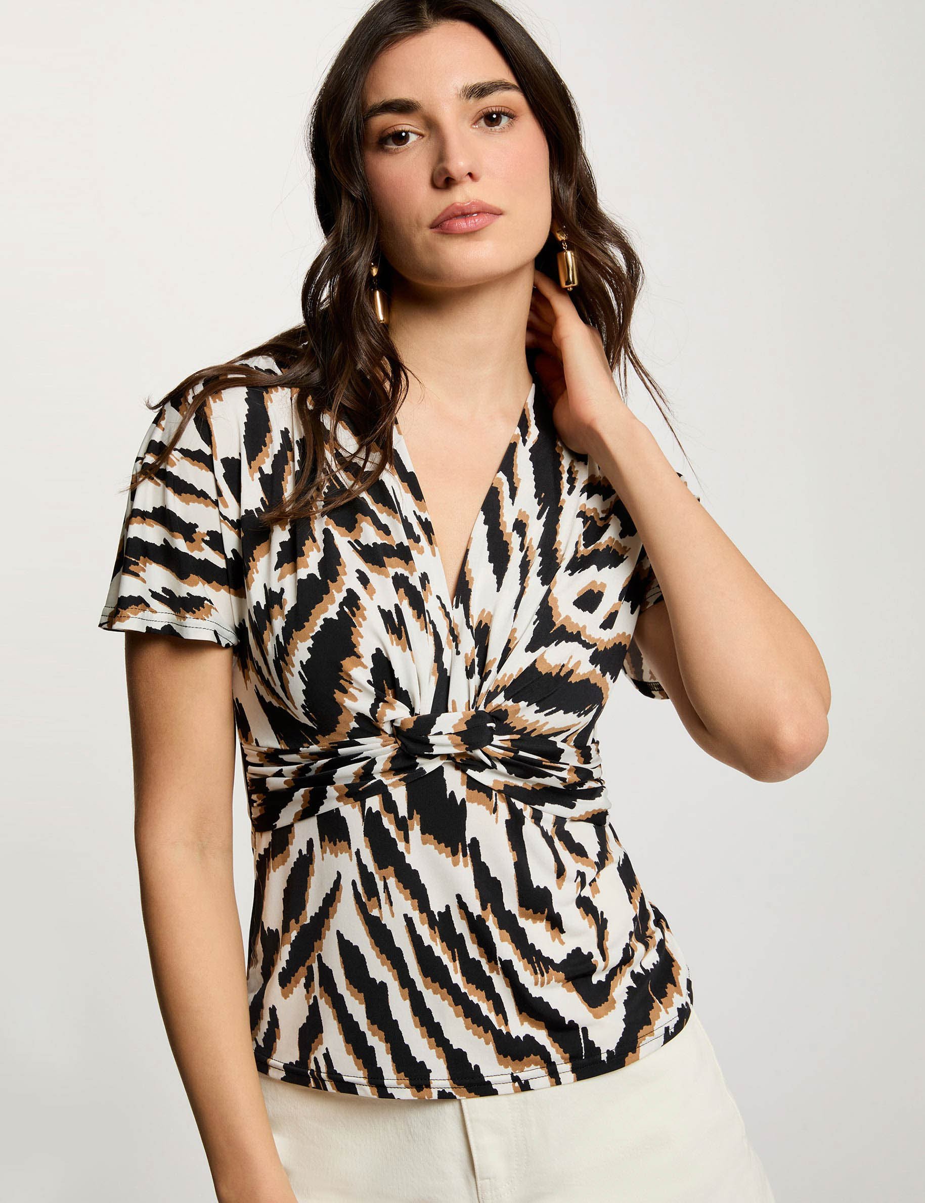 T-shirt cintr&eacute; col v multicolore femme