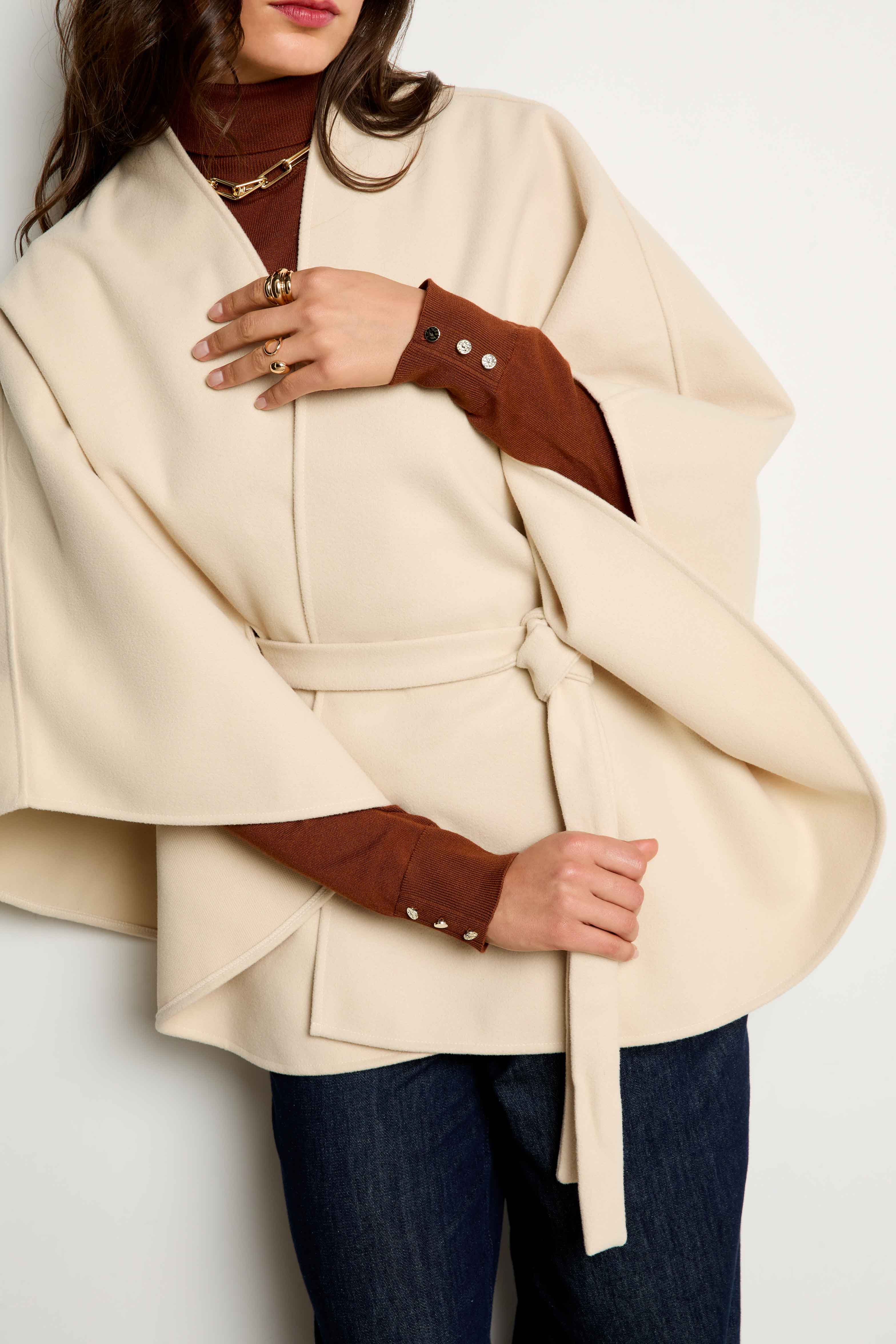 Cape ceintur&eacute;e ivoire femme