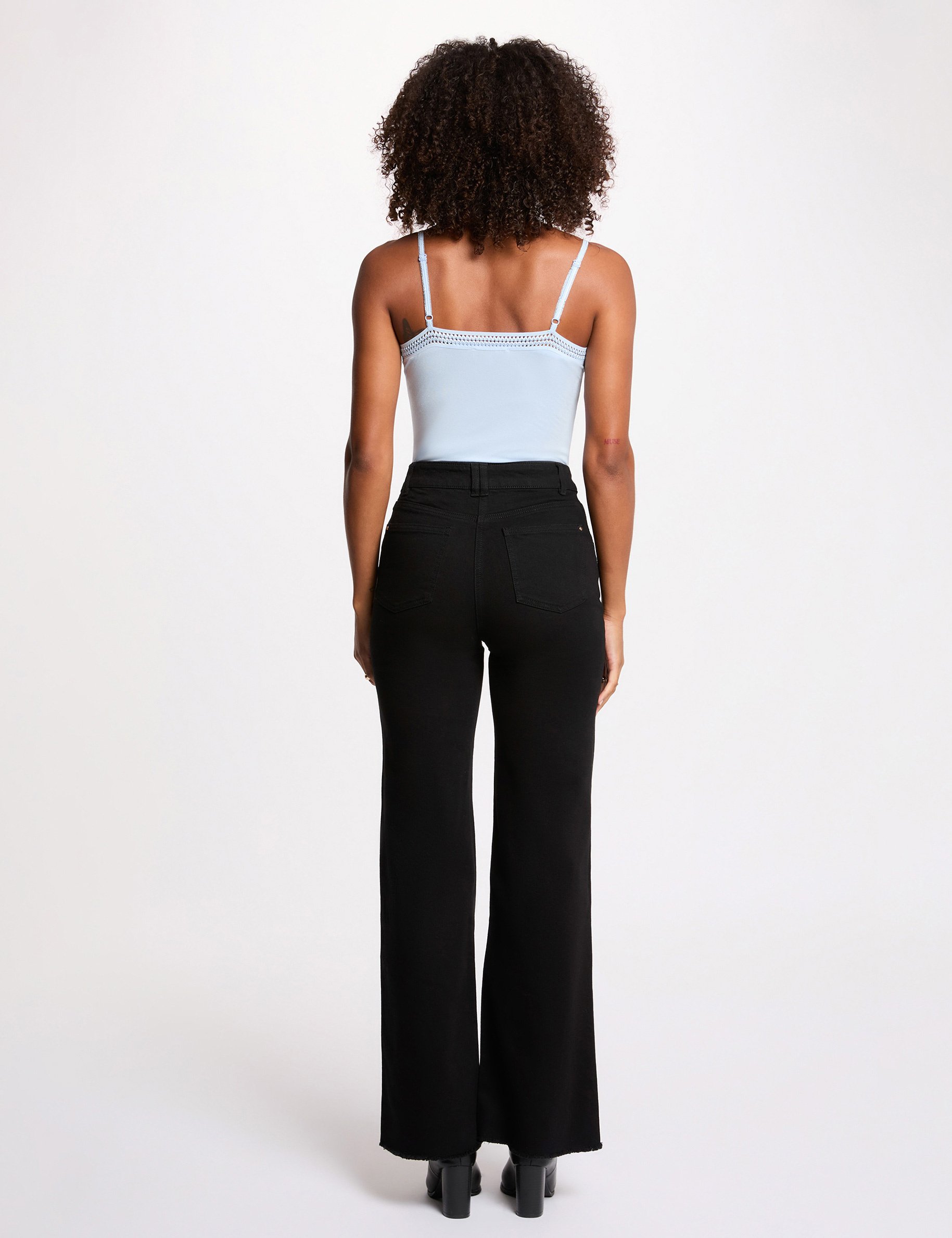 Débardeur bretelles fines bande dentelle bleu ciel femme