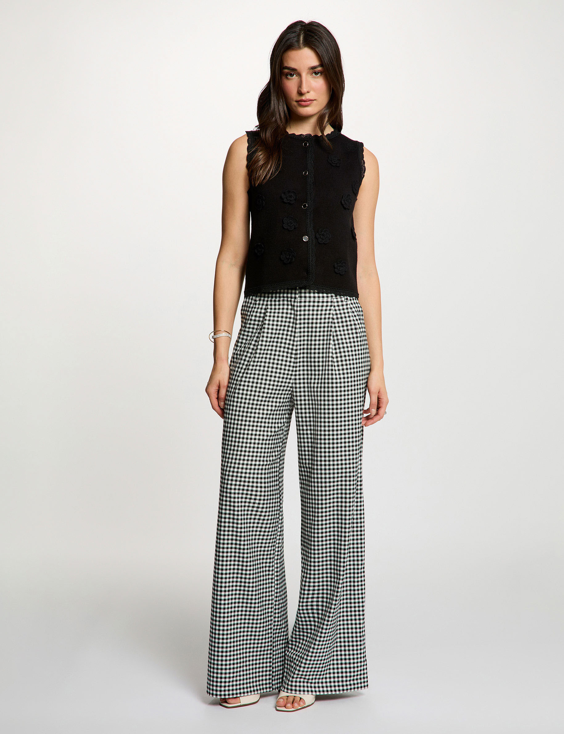 Getailleerd vest met ronde hals zwart vrouw