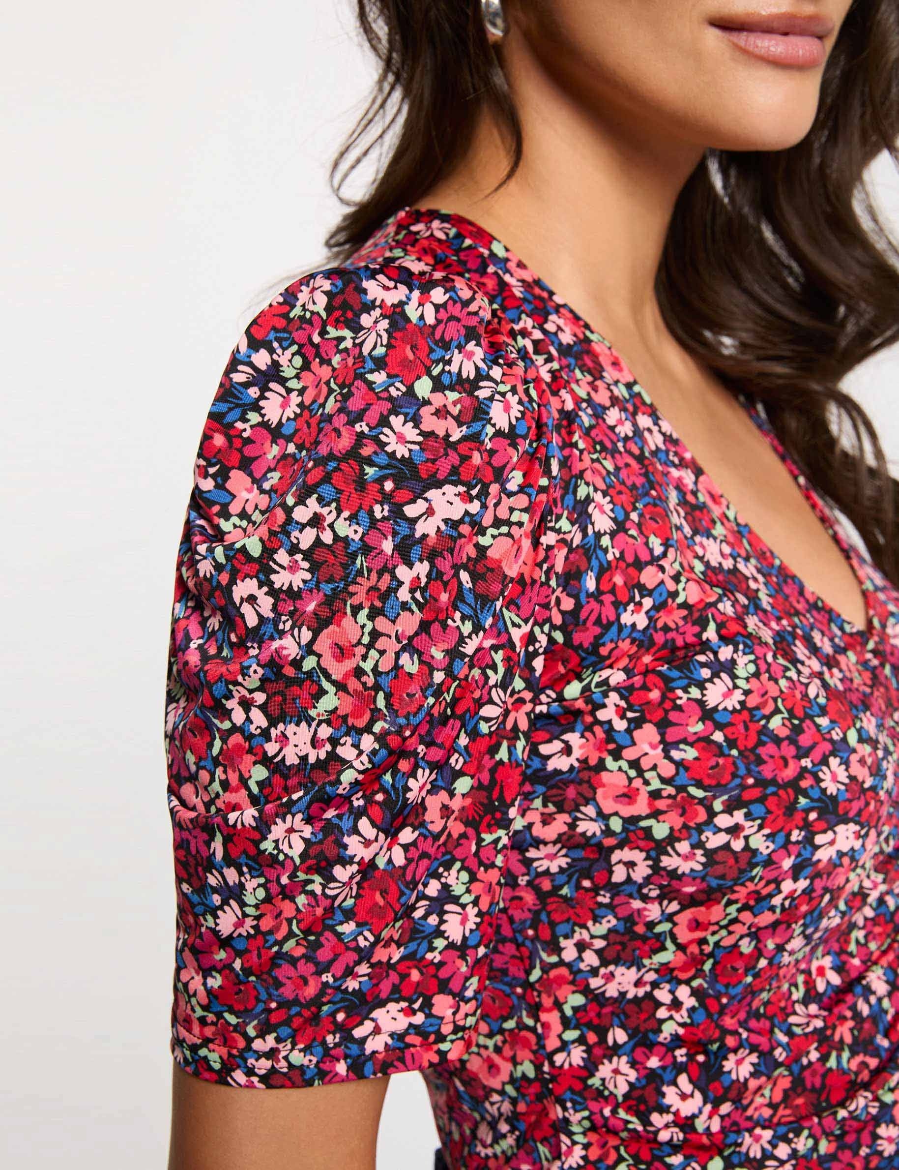 Getailleerd V-hals T-shirt meerkleurig vrouw