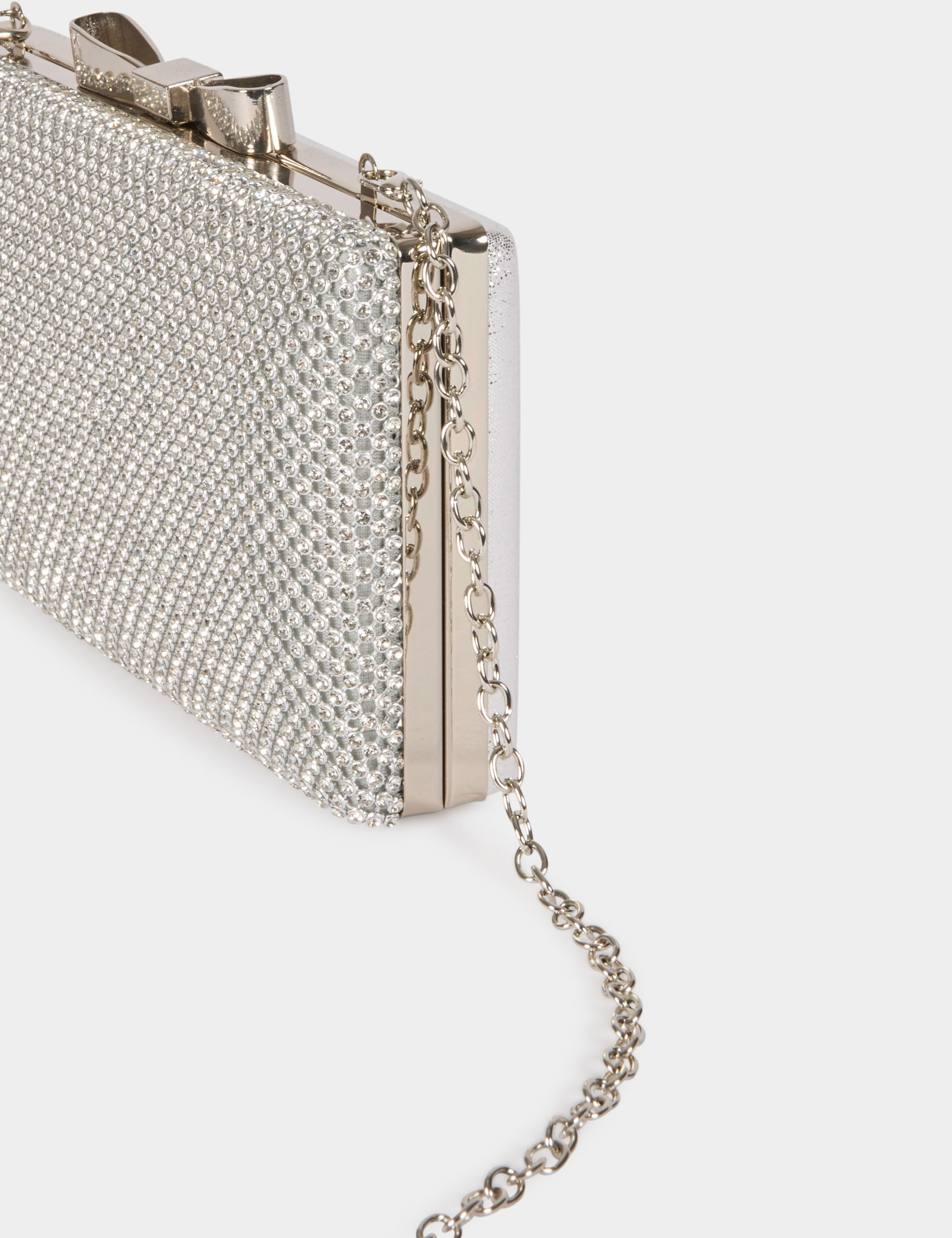 Pochette satin&eacute;e strass couleur argent femme
