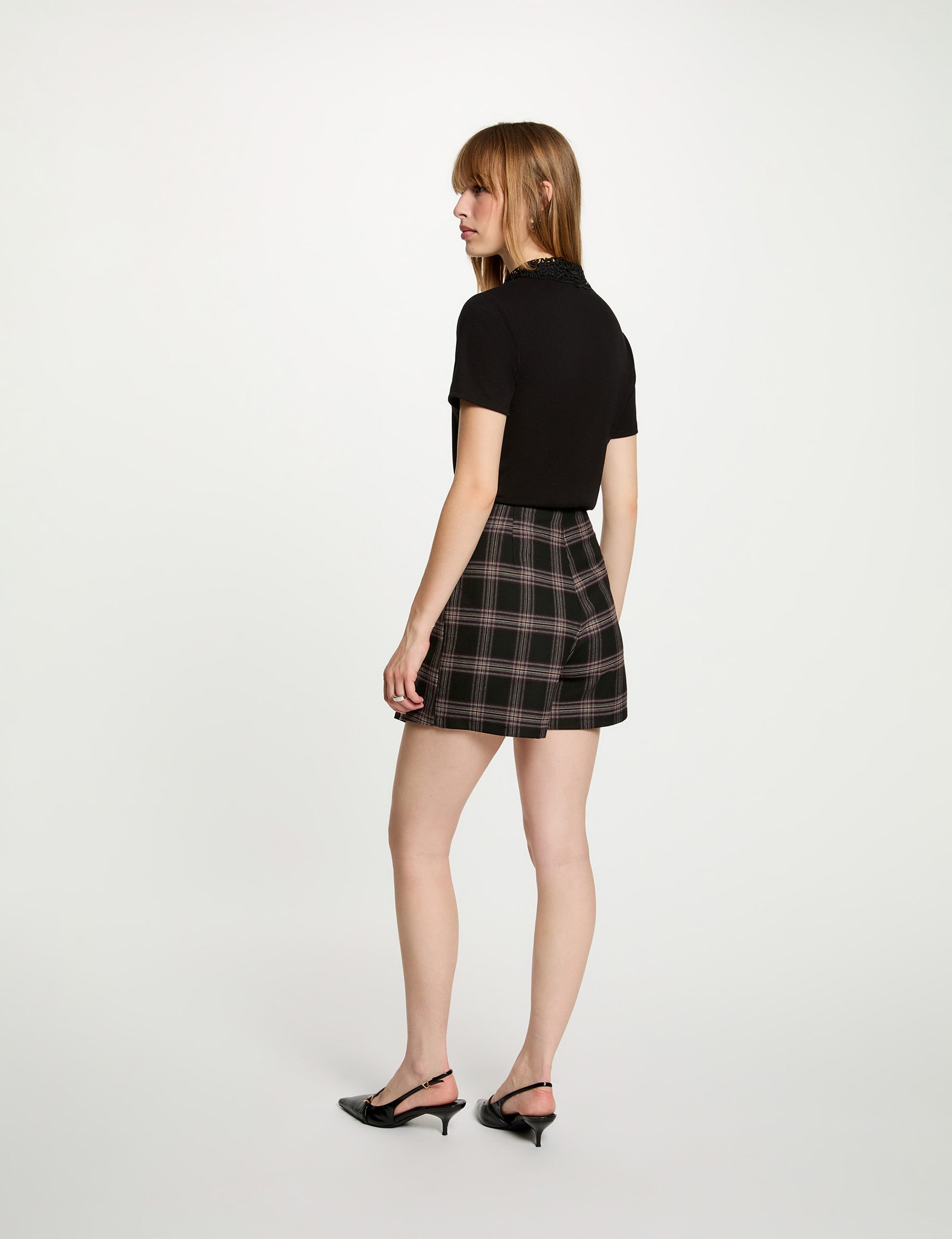 Maille l&eacute;g&egrave;re col dentelle noir femme
