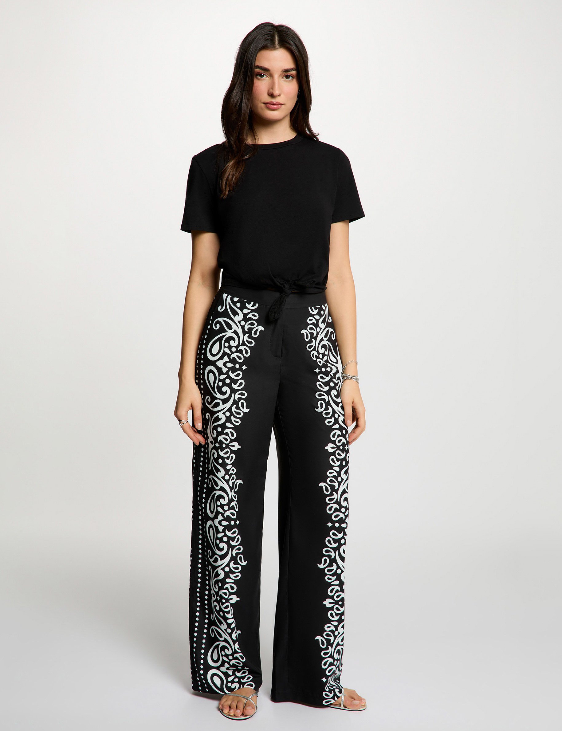 Pantalon fluide imprim&eacute; noir femme