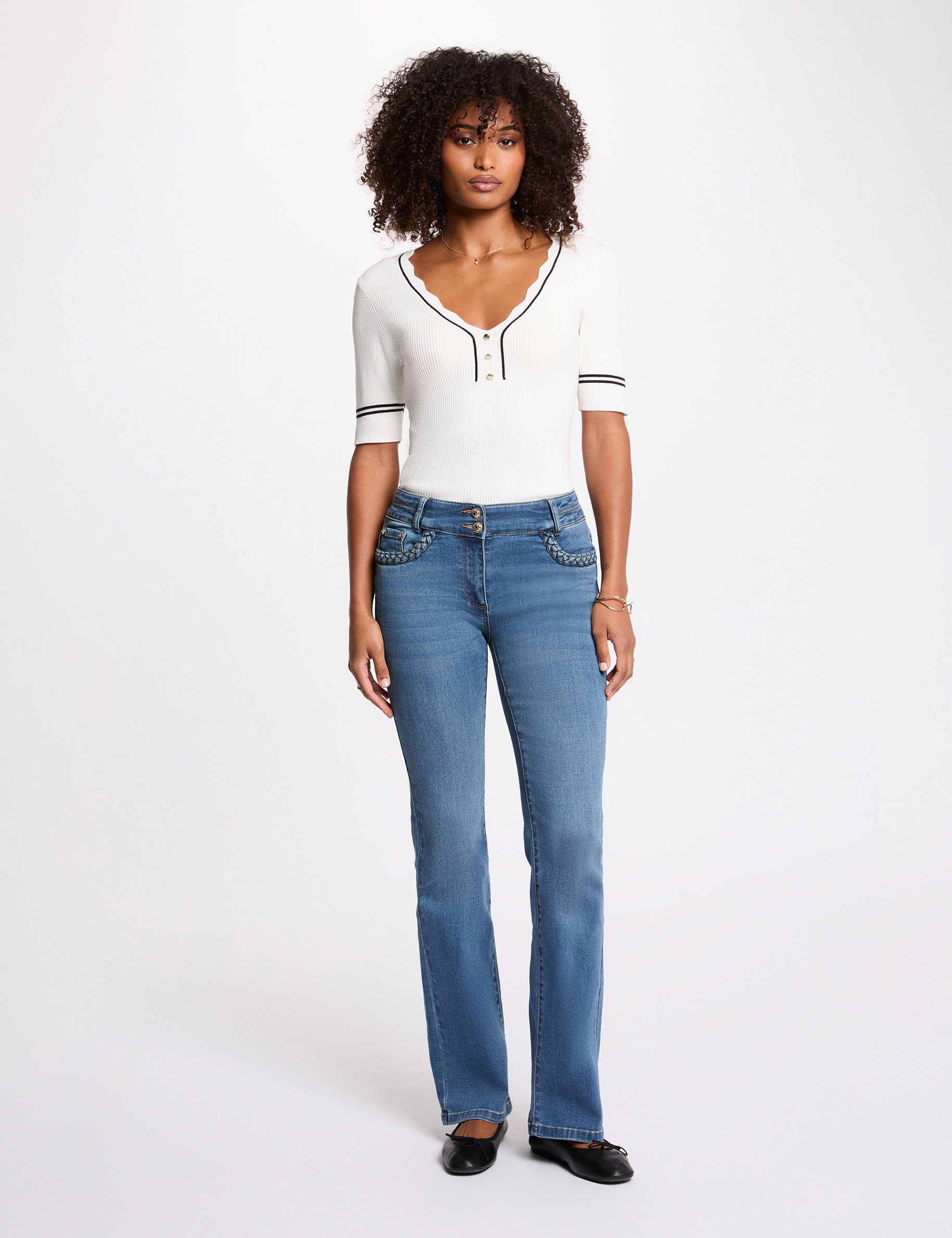 Pull ajust&eacute; col v blanc femme