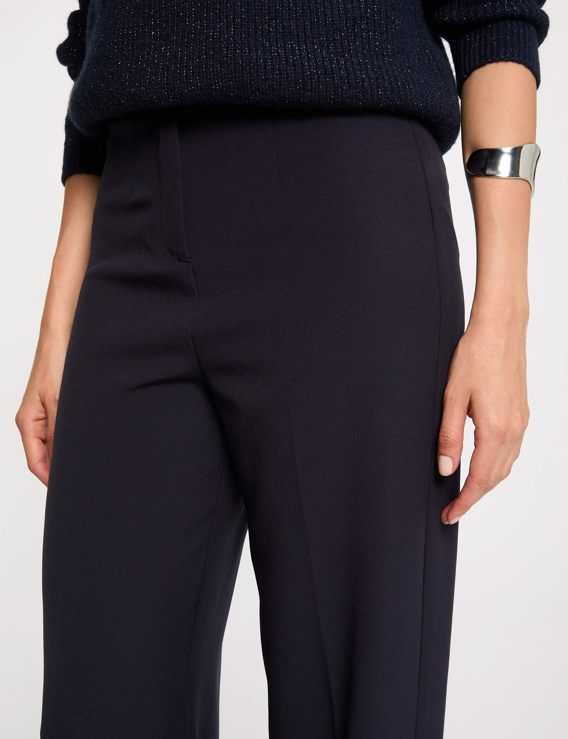 rechte broek met plooitjes marineblauw vrouw Rechte broek met plooitjes marineblauw vrouw