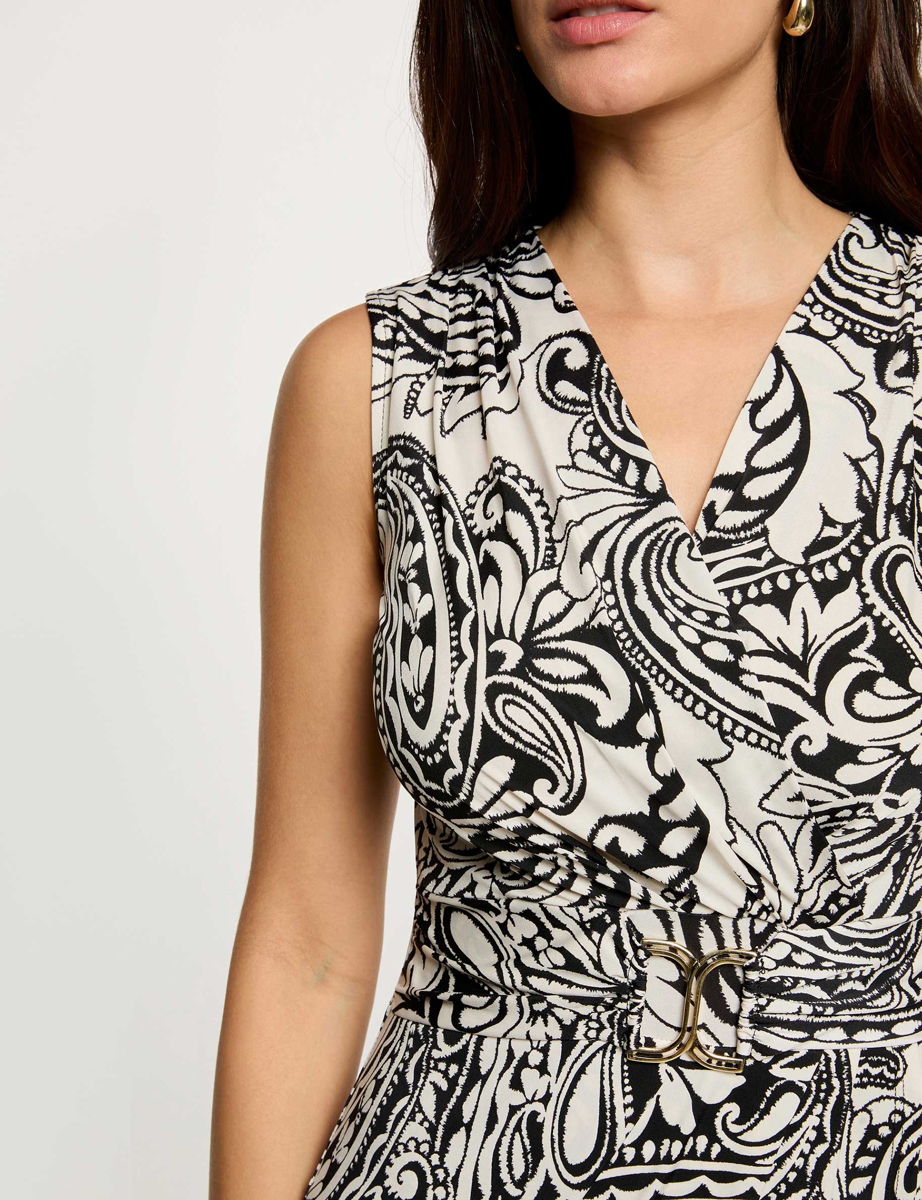 Korte wikkeljurk zwart vrouw