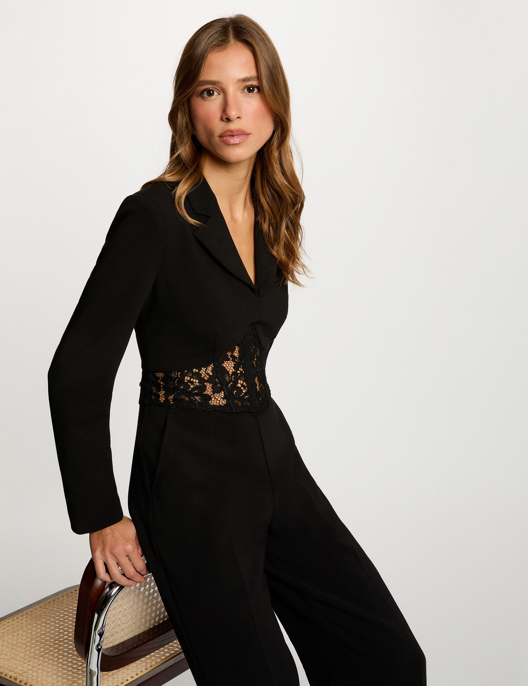 Kant jumpsuit met reverskraag zwart vrouw