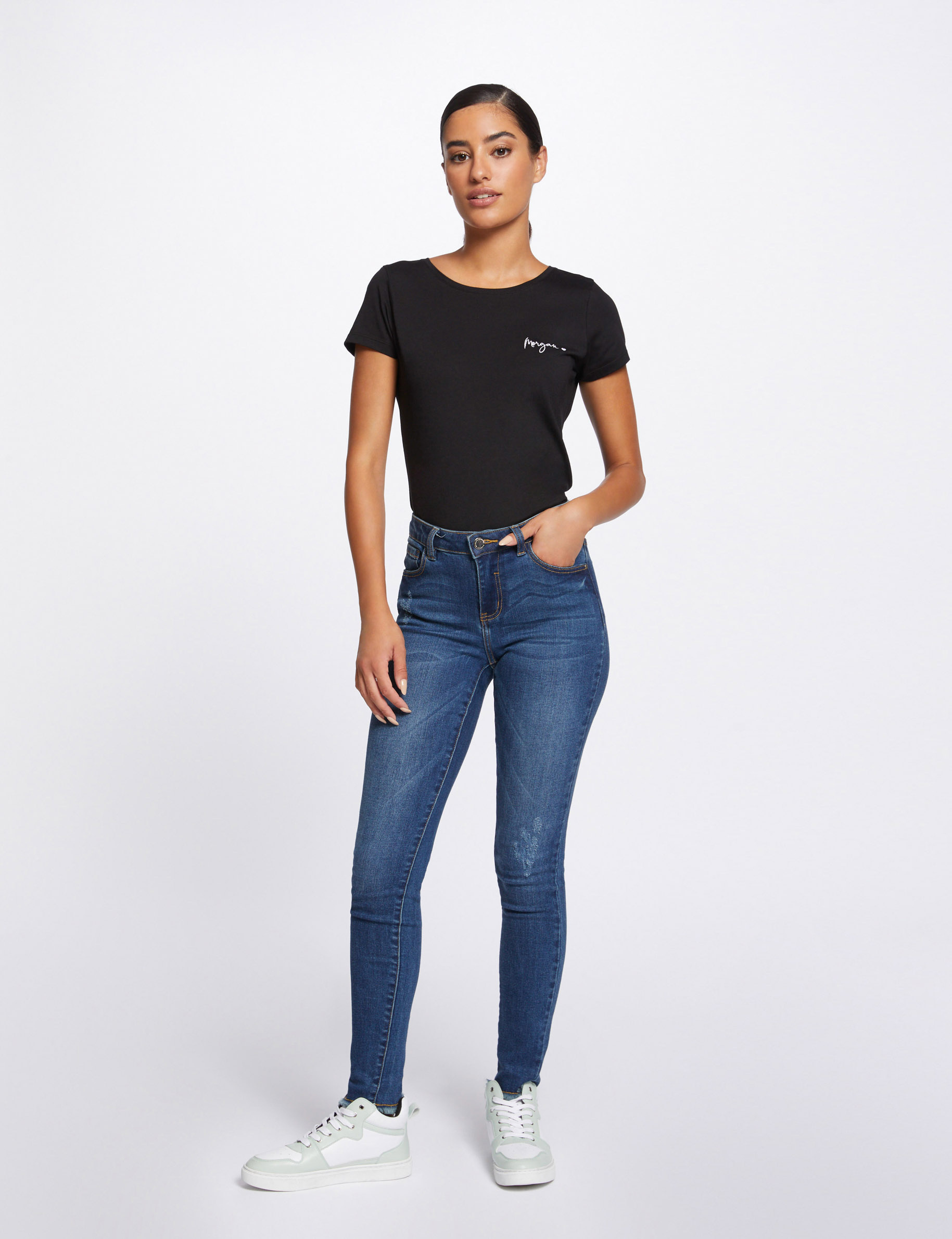 T-shirt met korte mouwen en borduursel zwart vrouw T-shirt met korte mouwen en borduursel zwart vrouw