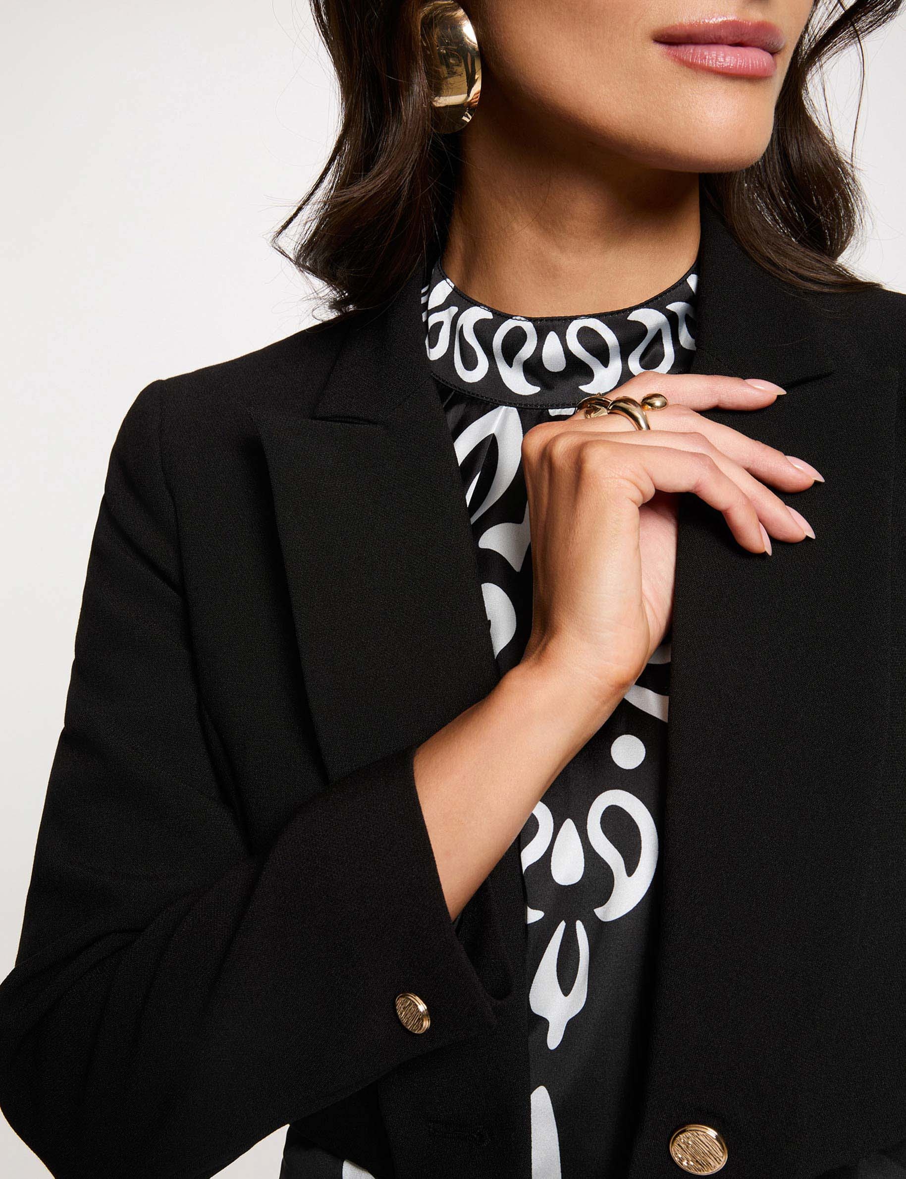 Veste courte droite col crant&eacute; &agrave; revers noir femme