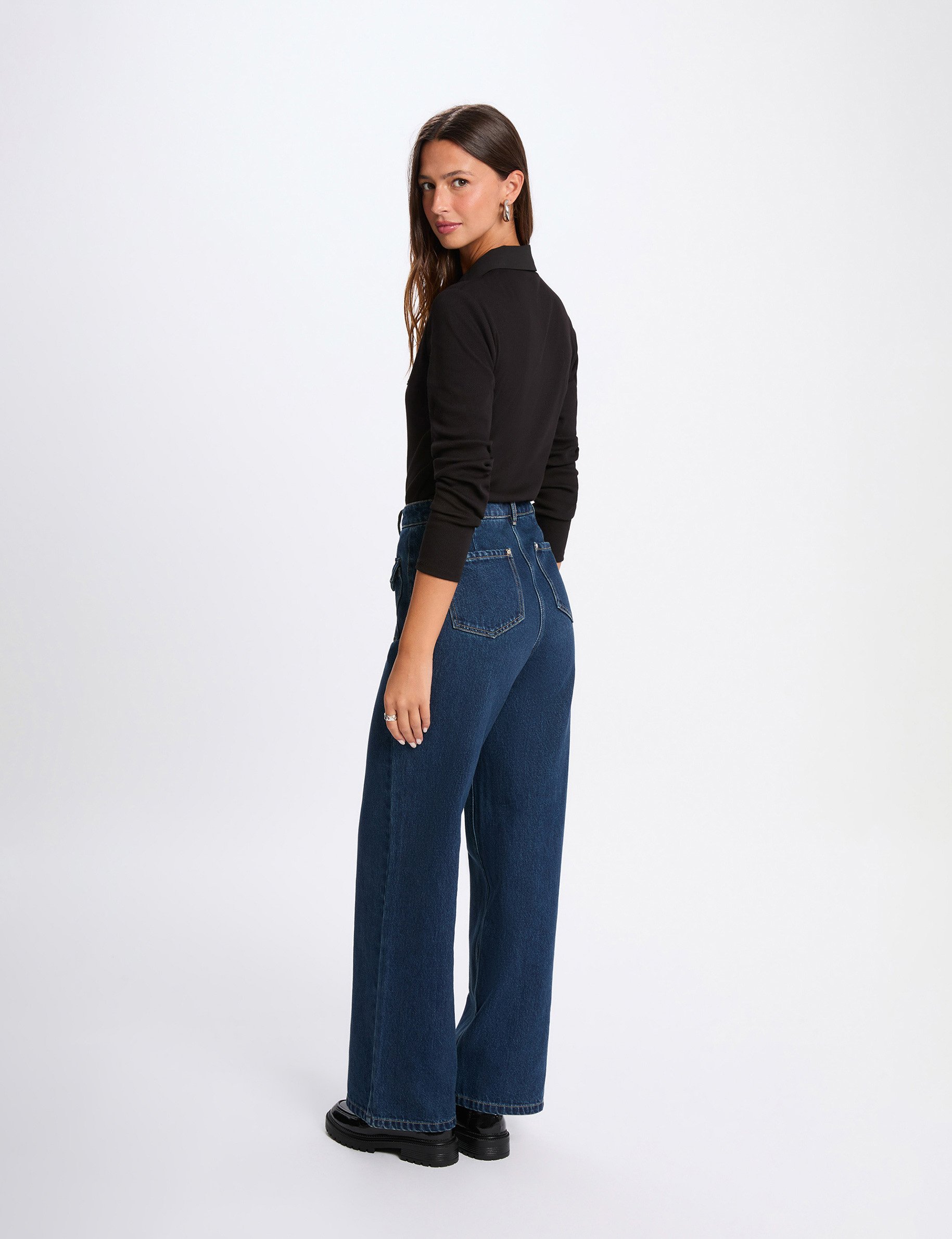 Maille cintrée col à revers noir femme