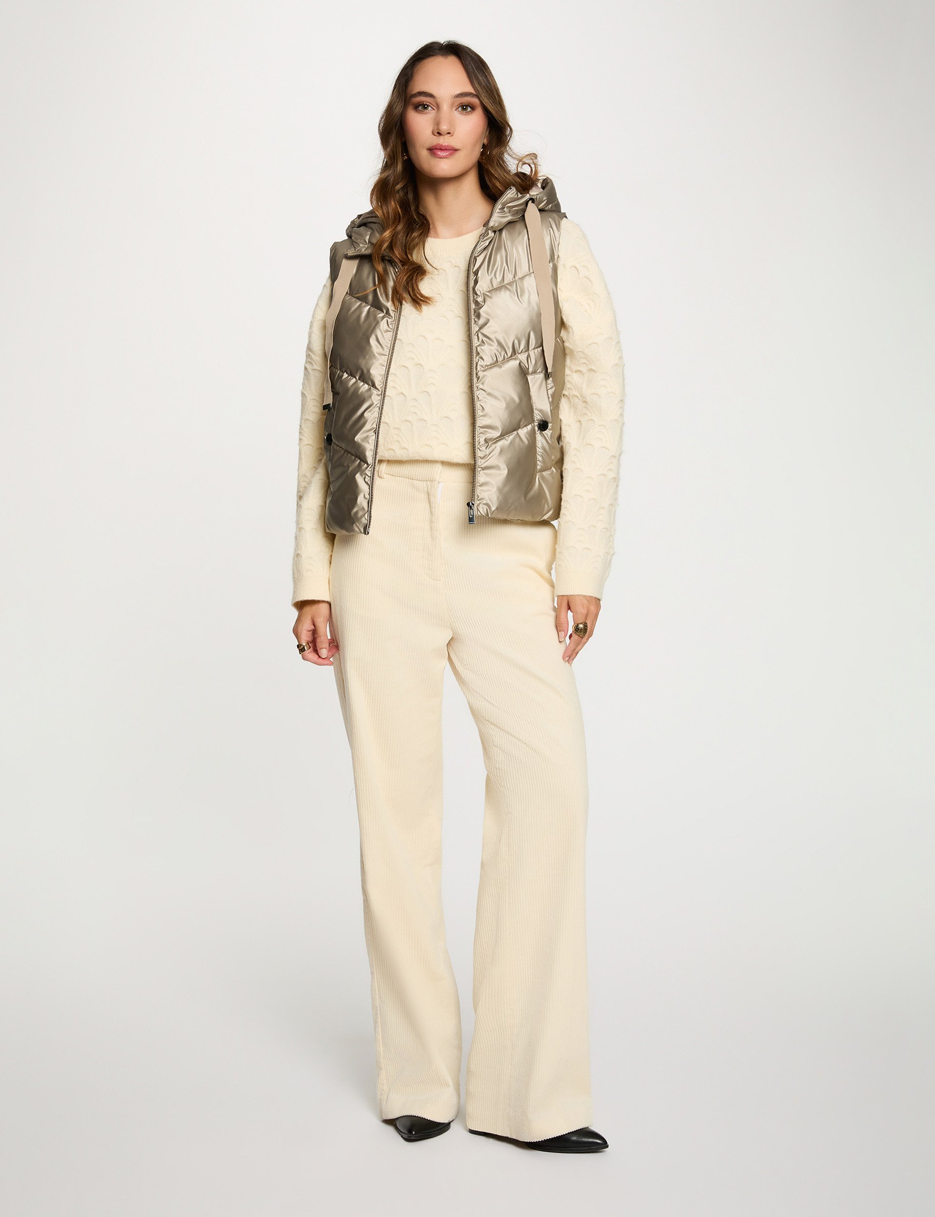 glanzende mouwloze bodywarmer goudgeel vrouw Glanzende mouwloze bodywarmer goudgeel vrouw