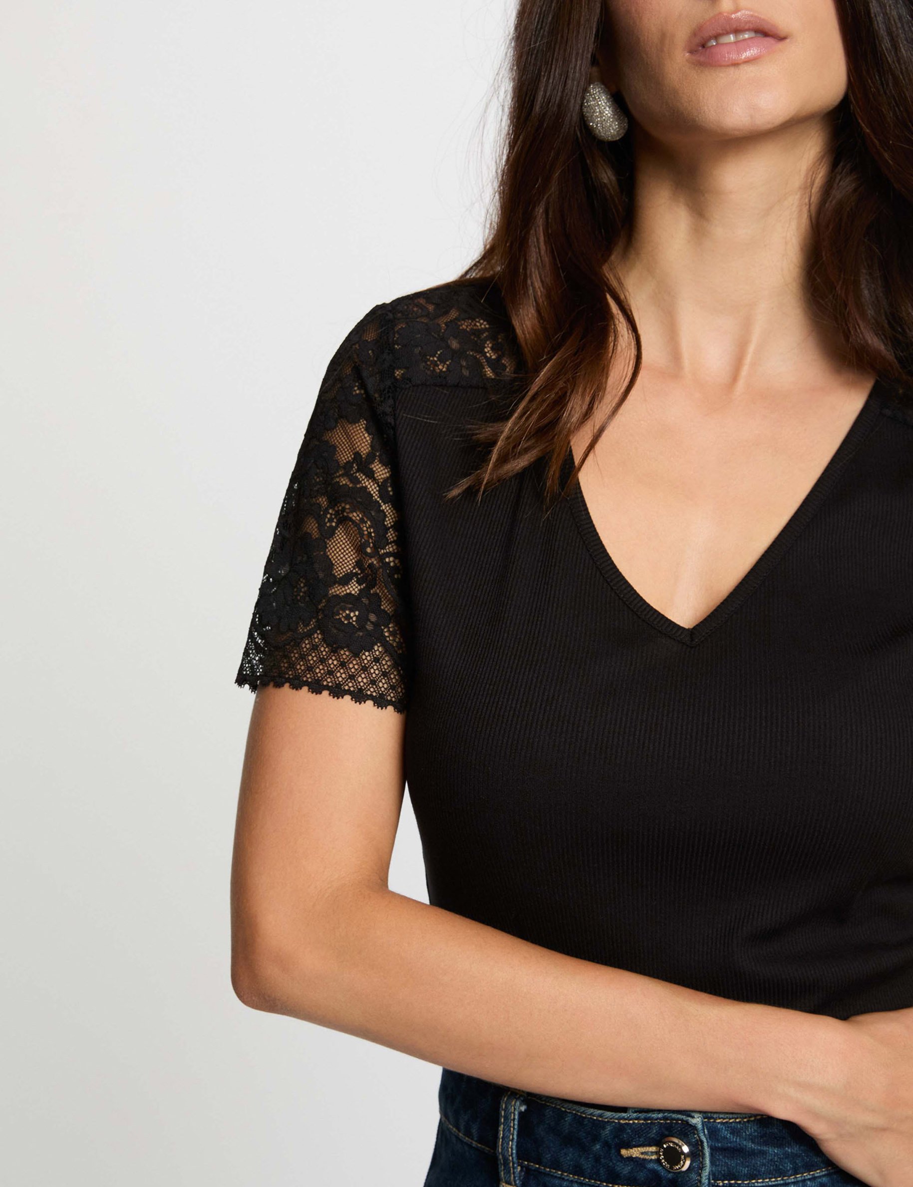 T-shirt dentelle col v noir femme