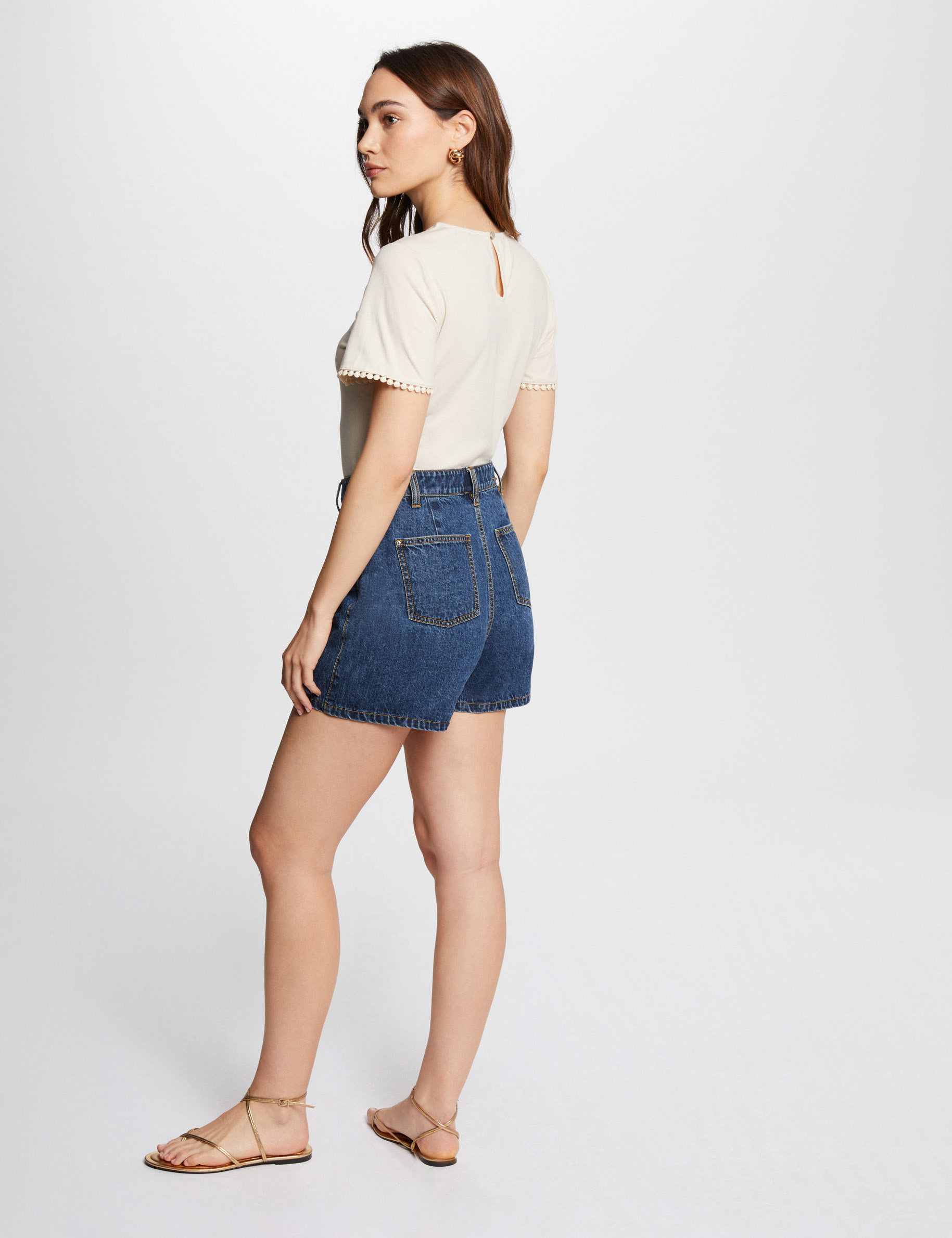 geborduurd t shirt licht beige vrouw Geborduurd T-shirt licht beige vrouw
