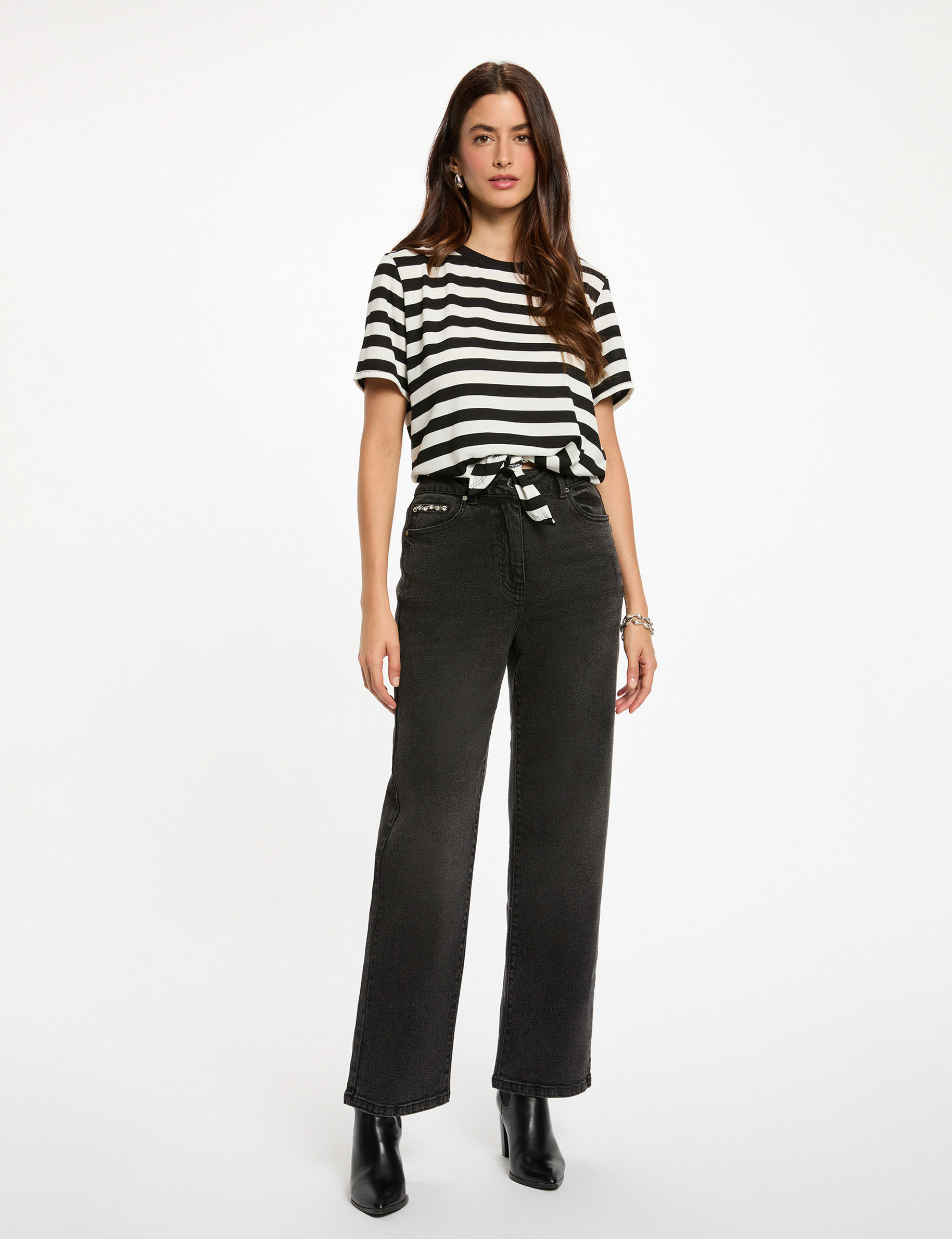 Gestreept cropped T-shirt helder wit vrouw